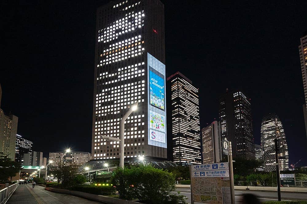 のインスタグラム：「FUN MORE TIME SHINJUKU  プロジェクションマッピング(2023.10.13撮影)  最寄駅：都庁前駅  #tokyotokyo #tokyogram #moodygrams #jp_gallery #ptk_japan #gdayjapan #realtokyolife #beautifuldestinations #tokyojapan #instatokyo #loves_nippon #phos_japan #bestjapanpics #cooljapan #japan_of_insta #photo_jpn #illgrammers #景色 #東京 #東京都 #東京観光 #東京旅行 #東京散歩 #風景 #街の風景 #東京風景 #Tokyo #东京 #도쿄 #tokyogood」