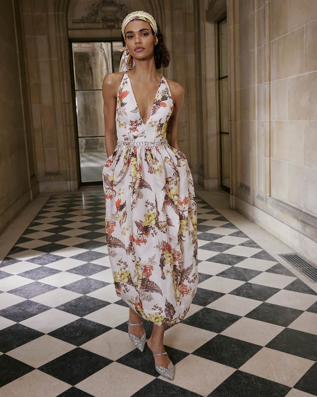 ジマーマンさんのインスタグラム写真 - (ジマーマンInstagram)「Resort 24: The Matchmaker Tulip Dress and Zimmermann Aura Mule 65 captured behind the scenes. Discover new season arrivals via our website. #Matchmaker #ZimResort24 #zimmermann」11月6日 17時30分 - zimmermann