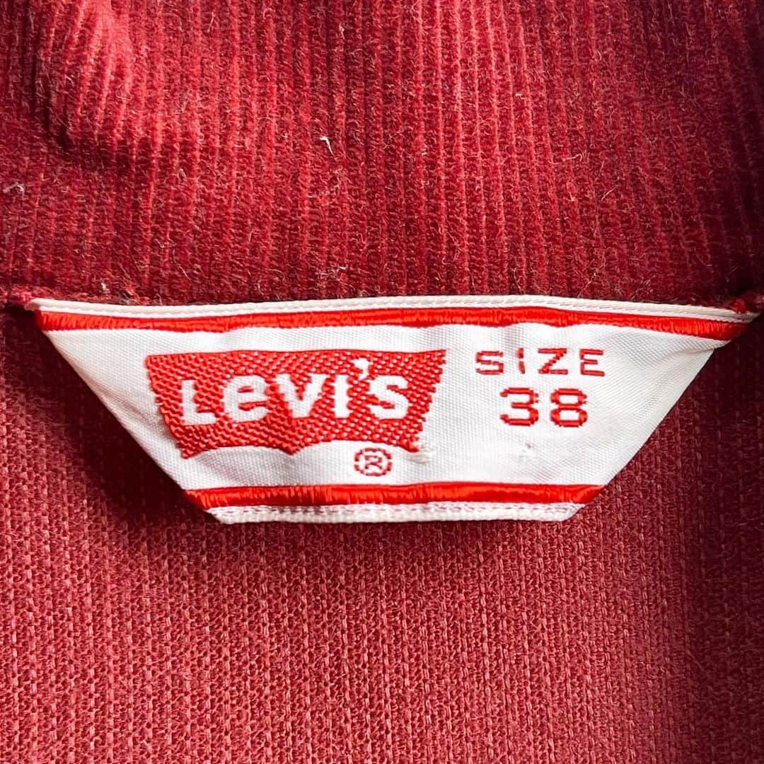 DROP...vintage select shopさんのインスタグラム写真 - (DROP...vintage select shopInstagram)「1970s Levi's Corduroy Tracker Jacket Wine Red MADE IN ENGLAND 【38】  ユーロリーバイスならではの綺麗なシルエット。  ワインレッドのジャケットがものすごく気分だったので、これで間違いないんじゃないかと思ってます🍷」11月6日 16時52分 - tokyo_drop