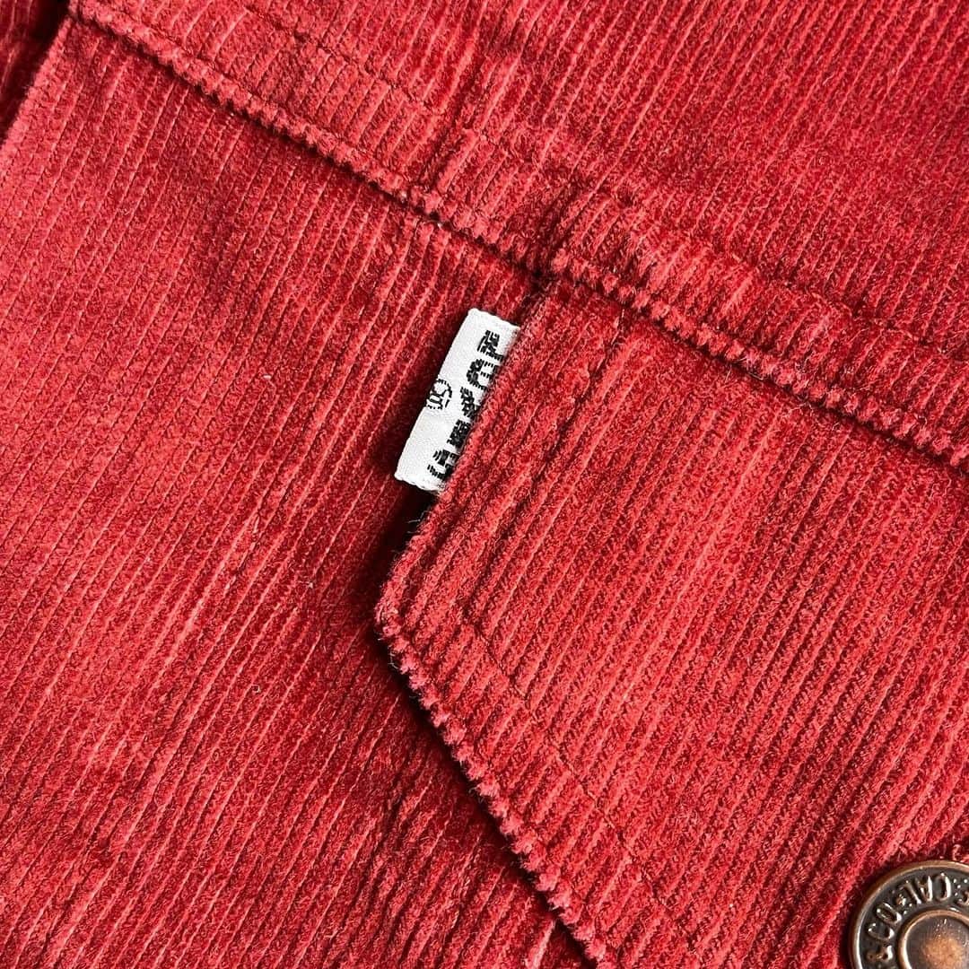 DROP...vintage select shopさんのインスタグラム写真 - (DROP...vintage select shopInstagram)「1970s Levi's Corduroy Tracker Jacket Wine Red MADE IN ENGLAND 【38】  ユーロリーバイスならではの綺麗なシルエット。  ワインレッドのジャケットがものすごく気分だったので、これで間違いないんじゃないかと思ってます🍷」11月6日 16時52分 - tokyo_drop