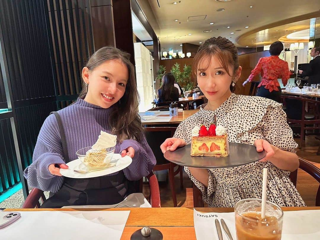 アイシスさんのインスタグラム写真 - (アイシスInstagram)「腹心の友に心からの感謝を🥲💘 いつも明るい気持ちにしてくれる はるちゃん、天使です☺️🌈  最近わたしは季節の変わり目で 体調不良に悩まされていましたが、 みなさんお身体大丈夫かしら😭😭  うがい手洗いもばっちりだし、 私は大丈夫！っておもっていても 意外と身体には負担がきていたりするから みんな無理せず過ごしてね🥲  明日、火曜日は久しぶりの #パンサー向井のふらっと 出演です！ がんばろーマンの企画なので、 みんなを励ましまくります🥹🥹 おたよりどしどしまっていまーす！！  #friendship #はるちゃんありがとう #素敵ランチ #腹心の友 #赤毛のアン #だいすき #🫶 #季節の変わり目 #体調不良 #みんな気をつけてね #TBSラジオ #パンサー向井のふらっと #ふらっと954 #がんばろーマン #radio #ラジオ」11月6日 16時54分 - isis_osushi