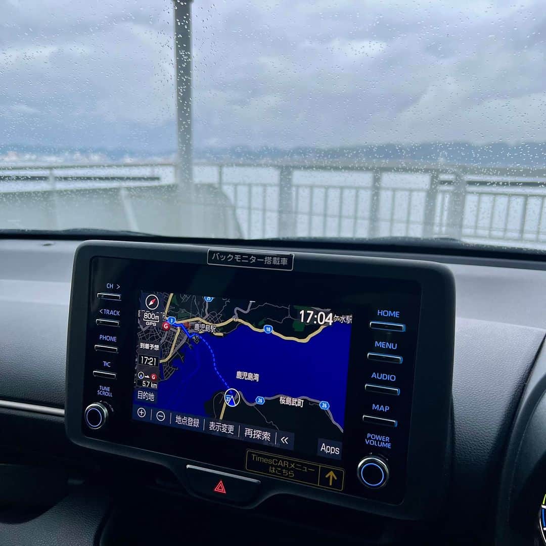 柳家三之助のインスタグラム：「今日は一日ドライブ。錦江湾をぐるりと回って垂水から桜島。最後の仕上げはフェリーで鹿児島市内に戻ります。#鹿児島」
