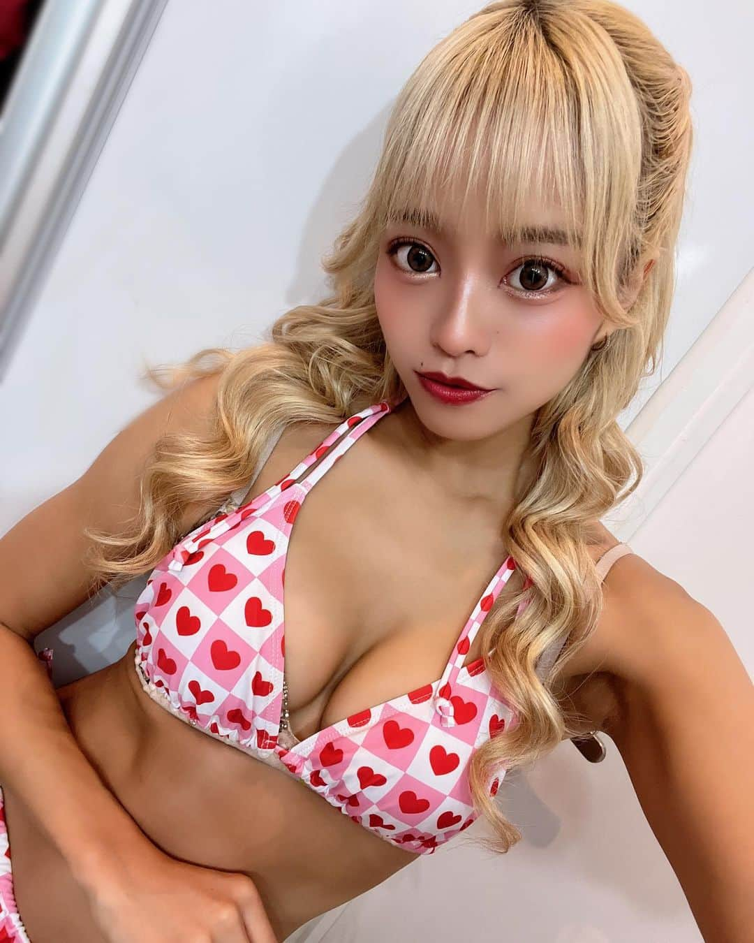 ラムのインスタグラム：「ピンクハラスメント受けたんだけど、こういうのも可愛いよね💗💗💗💗 . . .  #burlesquetokyo #バーレスク東京  #六本木 #showgirl #showdancer  #blackflow #ちびっこギャング  #ギャル #水着 #ビキニ #ピンク #ラブリー #金髪ロング #金髪ギャル #롯폰기 #바레스크도쿄 #일본 #도쿄」