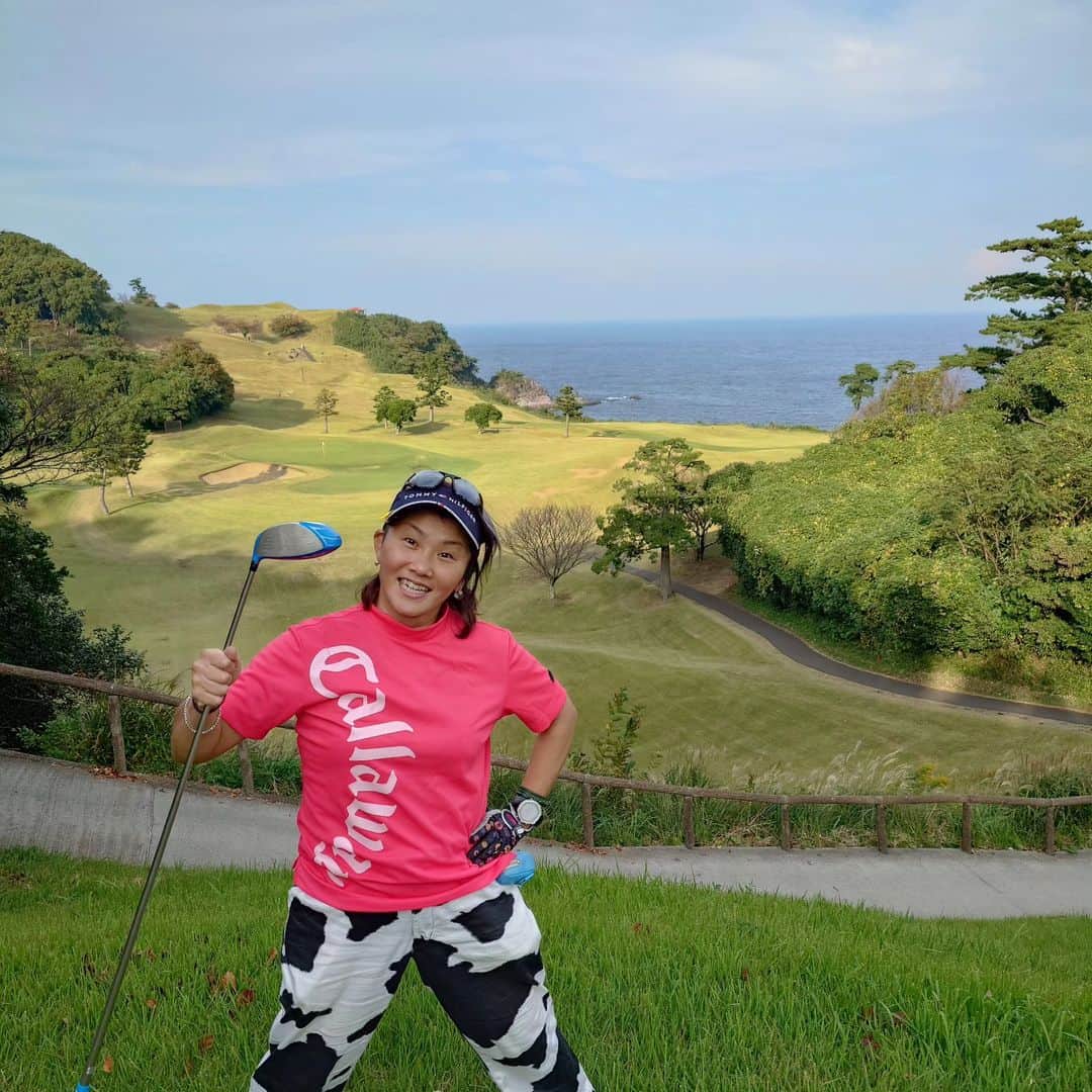 加藤園子のインスタグラム：「連休の土日、ゴルフの名門　 #川奈ホテル　に招待していただき、宿泊からの　#川奈ホテルゴルフコース富士コース でプレーしてきました✨ 久しぶりのゴルフ！  女子プロゴルフのトーナメントコースでも使用されているそうで、めっちゃ難しかった💦💦 こんなセレブな旅はなかなか無いので、とても感謝です✨  毎度毎度思うことだけど、、、 ゴルフ上手くなりたい‼️🔥  #女子プロレス　#Upperメンバー #川奈ホテル　#名門コース」