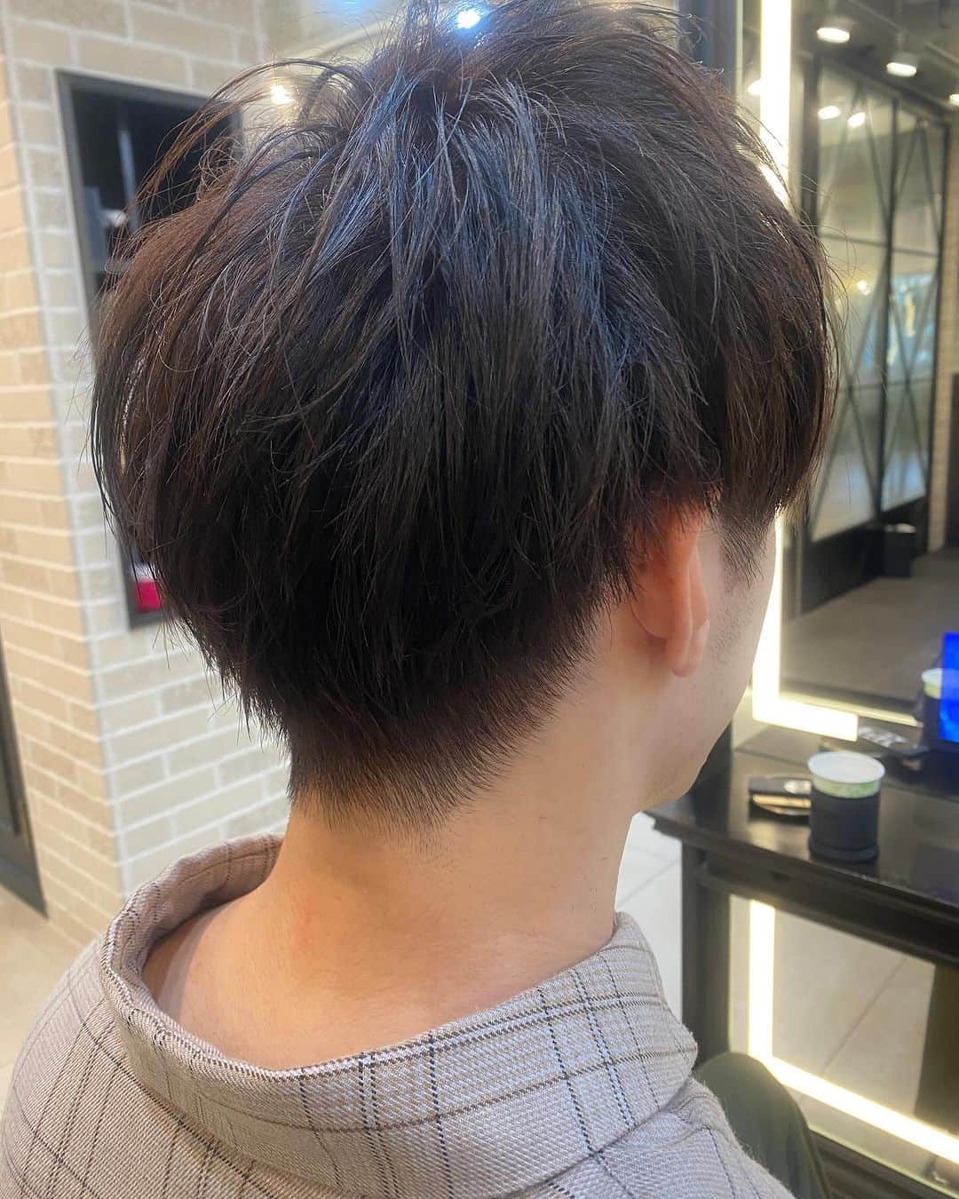 村川翔一さんのインスタグラム写真 - (村川翔一Instagram)「髪切って💇🏻‍♂️染めました！  色はダークブラウンです🟫  #newhair #newcolor #darkbrown  #髪切った #髪染めた  #ダークブラウン  #自分でもセットできるようになりたい  #出来る気がしない #悪質なDM多いので一旦DM閉鎖します 🙇」11月6日 17時14分 - shoichi.m.official