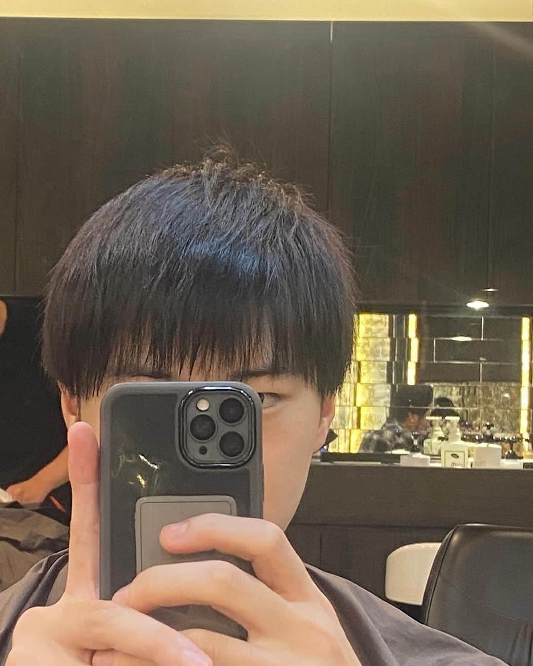 村川翔一さんのインスタグラム写真 - (村川翔一Instagram)「髪切って💇🏻‍♂️染めました！  色はダークブラウンです🟫  #newhair #newcolor #darkbrown  #髪切った #髪染めた  #ダークブラウン  #自分でもセットできるようになりたい  #出来る気がしない #悪質なDM多いので一旦DM閉鎖します 🙇」11月6日 17時14分 - shoichi.m.official
