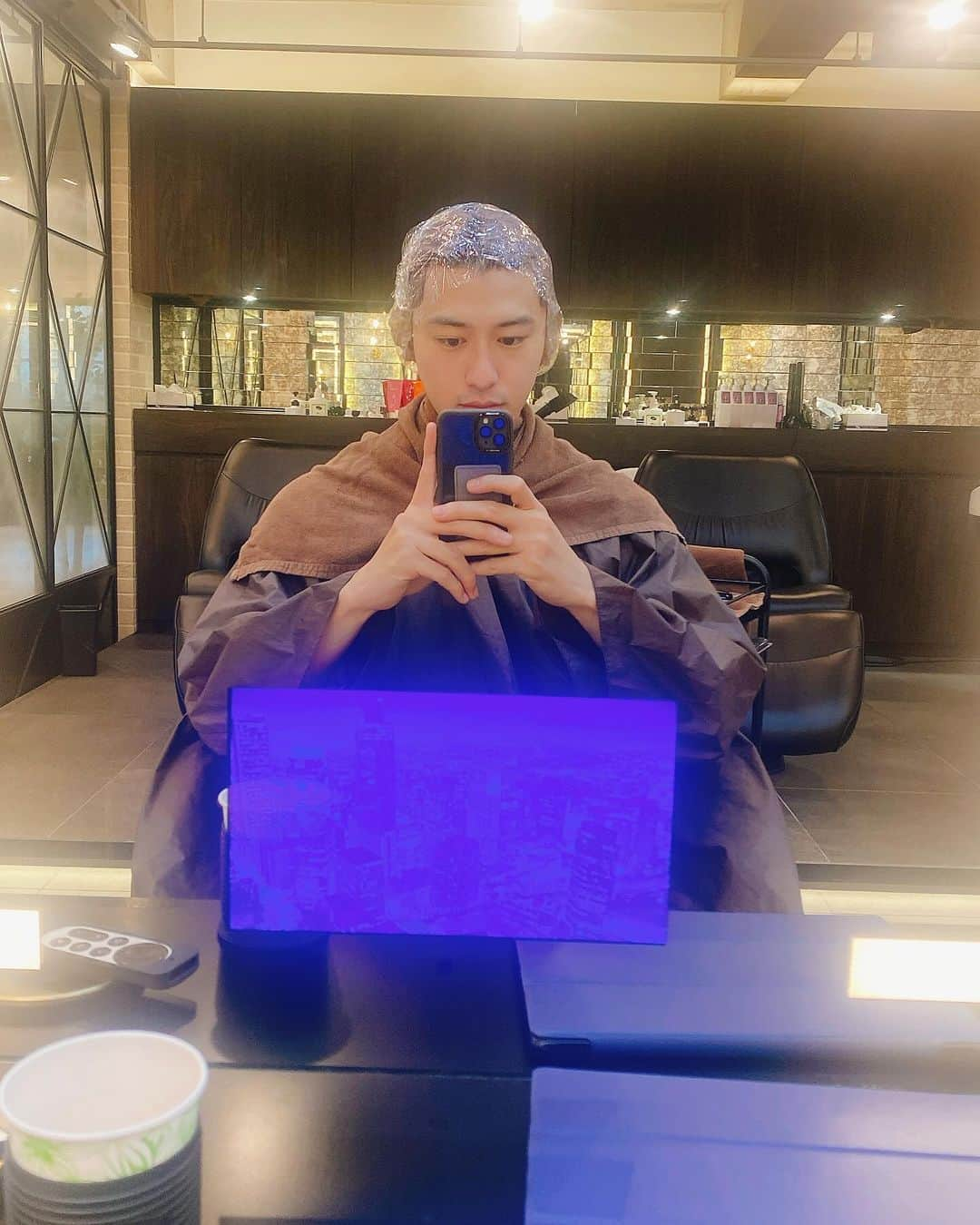 村川翔一さんのインスタグラム写真 - (村川翔一Instagram)「髪切って💇🏻‍♂️染めました！  色はダークブラウンです🟫  #newhair #newcolor #darkbrown  #髪切った #髪染めた  #ダークブラウン  #自分でもセットできるようになりたい  #出来る気がしない #悪質なDM多いので一旦DM閉鎖します 🙇」11月6日 17時14分 - shoichi.m.official