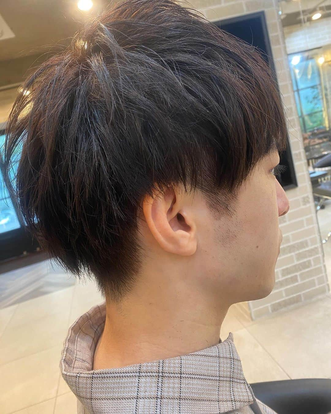 村川翔一のインスタグラム：「髪切って💇🏻‍♂️染めました！  色はダークブラウンです🟫  #newhair #newcolor #darkbrown  #髪切った #髪染めた  #ダークブラウン  #自分でもセットできるようになりたい  #出来る気がしない #悪質なDM多いので一旦DM閉鎖します 🙇」