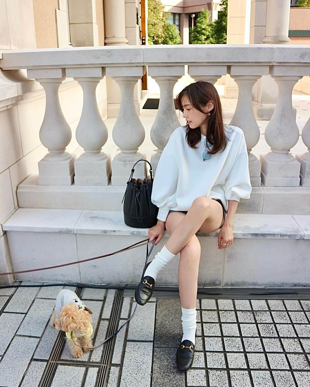 島村みやこのインスタグラム：「🐶🐶  あったかくて 色々ミックスしてお洋服が選べる この季節が好きです☺︎☺︎  trainer: @micaanddeal_official  ring&bag: @danielwellington   ．」