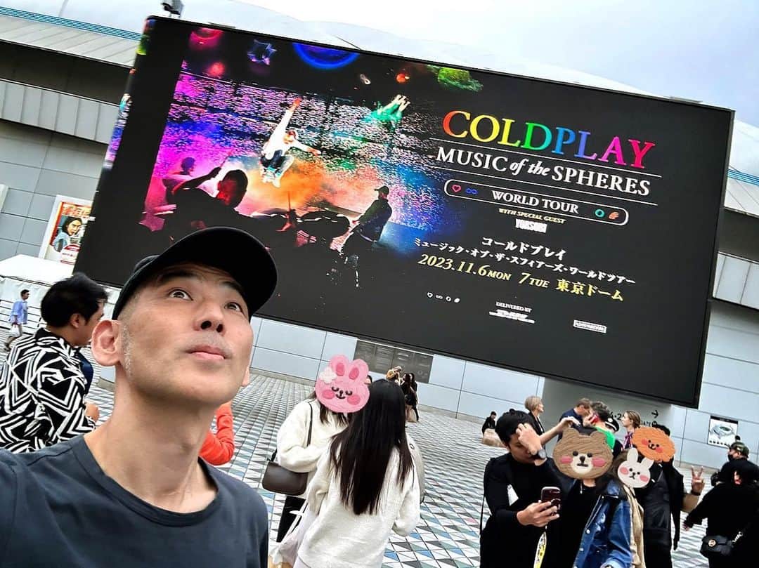 木山裕策のインスタグラム：「今日は7年ぶりにCOLDPLAYのコンサートへ‼️東京ドームも久しぶりなので超楽しみだー😍‼️」