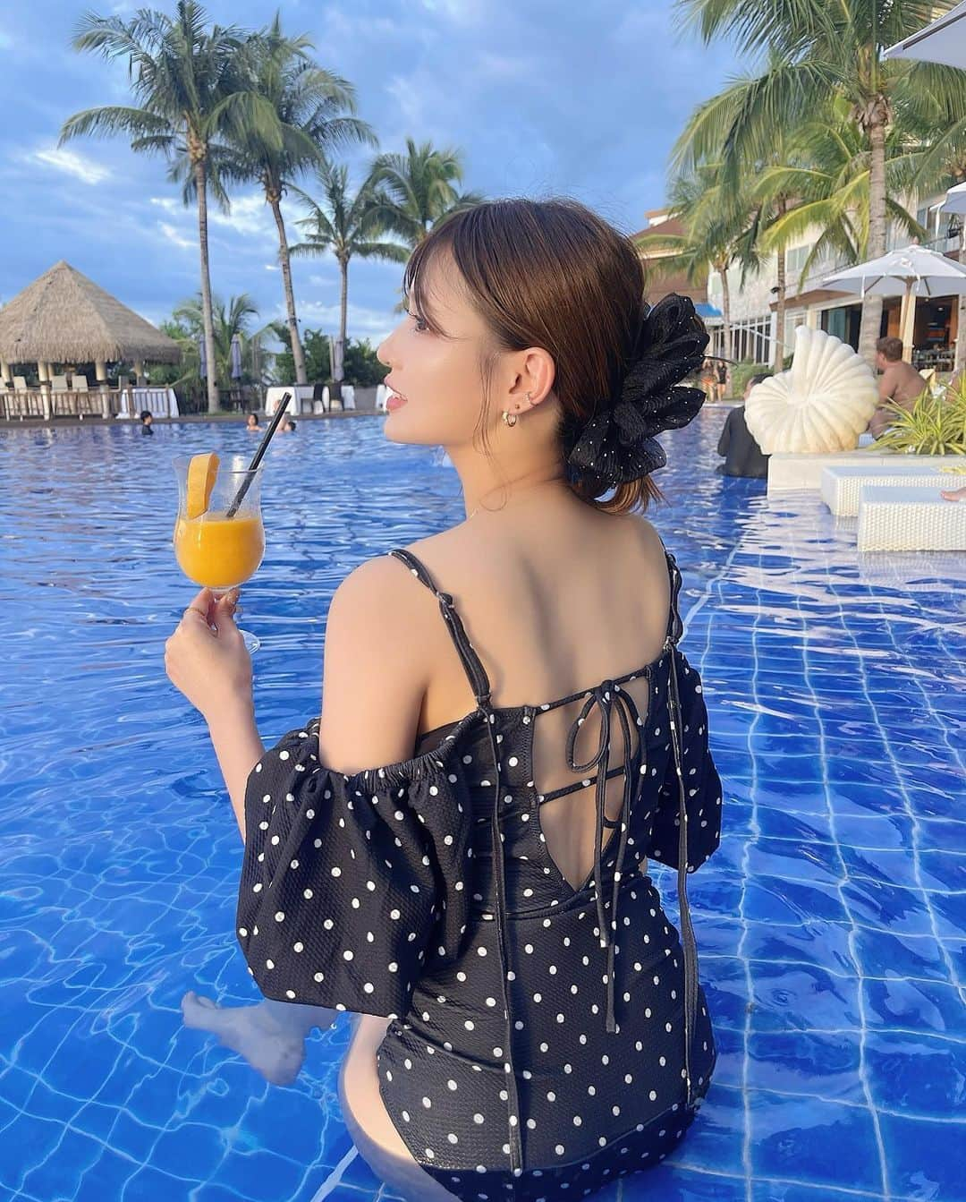 伊藤実祐さんのインスタグラム写真 - (伊藤実祐Instagram)「セブ島 🤍🩶🖤 ⁡ swim wear ▸  @chico__official___   ⁡ ⁡ 爆裂女子ウケな水着👼🏻お気に入り！  ⁡ 何枚目がすき？🐰 1枚目めっちゃ珍しい画角じゃない？❤︎ ⁡ ⁡ ⁡ #セブ島 #セブ島旅行 #フィリピン #海外旅行 #水着 #水着女子 #水着コーデ  #自まつ毛 #自まつ毛メイク #まつ毛美容液 #ラッシュリフト #ラッシュアディクト #イエベ #イエベ秋 #イエベ春 #イエベメイク #骨格ストレート #骨ストコーデ #骨格ストレートコーデ #骨スト」11月6日 20時00分 - miyu.61