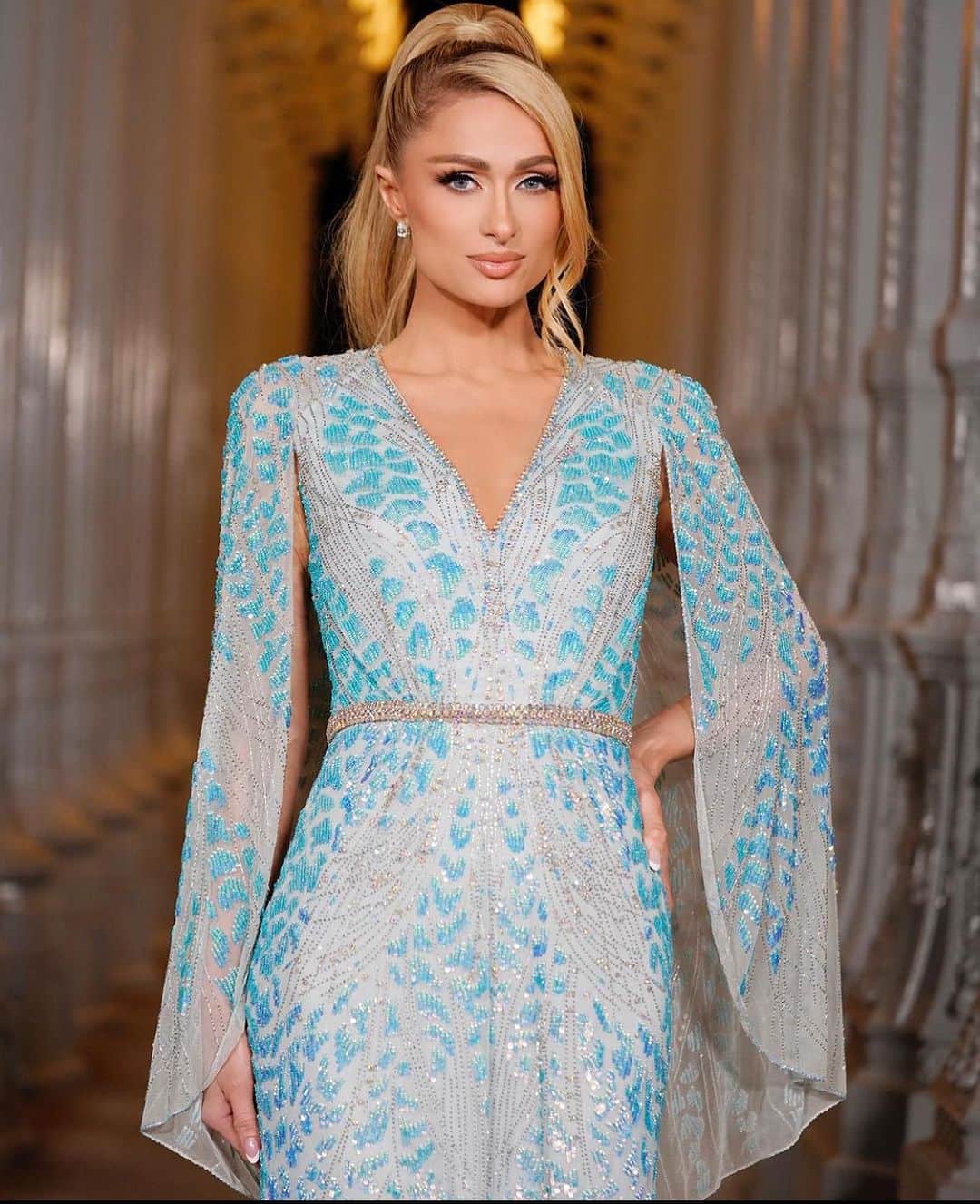 ジェニーパッカムのインスタグラム：「Los Angeles. Paris Hilton looking sensational in the Jenny Packham Lovebird gown at the @lacma gala.  #jennypackham #party #dress #awards #hollywood #losangeles #london #milan #paris #newyork #vogue #runway #style」