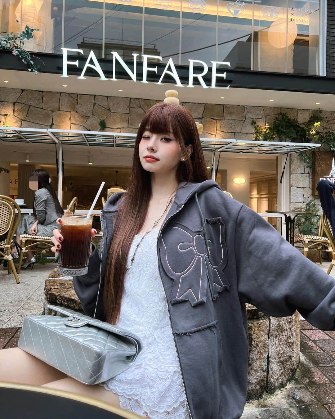 freeジアさんのインスタグラム写真 - (freeジアInstagram)「#AD @youhee.official   힙하고 러블리한거 다하는 YOUHEE💕🎀  후드 집업 너무 귀엽지 않나용?!  프링이들 ! 제가 입은 집업은 지금 바로 무신사에서 단독으로 만나 볼 수 있대요 스토리 링크로 고고!!☺️😘  #유희 #YOUHEE」11月6日 17時31分 - dear.zia