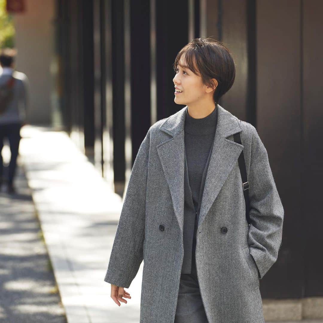 SUIT SELECT スーツセレクトさんのインスタグラム写真 - (SUIT SELECT スーツセレクトInstagram)「【RE:NEWOOL COAT】 再生ポリエステルを使用したエコなRE:NEWOOLのコート。 「祖母のクローゼットで見つけた素敵なコート」を イメージした大型シルエットで レトロ感のあるリバイバルデザイン。 着る人を選ばない、ジェンダーレスコート。 ・ COAT ¥31,900 ・ ・ ・ #suit #スーツ #suitselect #スーツセレクト #スーツのある日常 #平野マユ #leo  ・ #ビジネス #レディース #レディースファッション #レディースコーデ #秋冬 #新作 #コート #リニュール ・  #business #fashion #ootd #outfit #ladies #ladiesfashion #ladiescode #2023aw #aw #autumn #winter #newarrival #newnormal #coat #dailycoat」11月6日 17時39分 - suitselect_japan_official