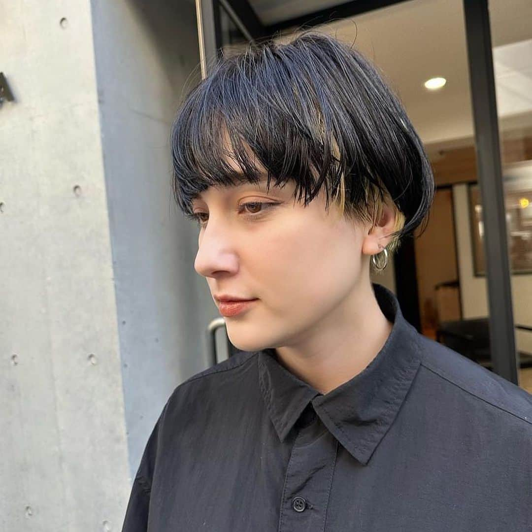 Emilyのインスタグラム：「髪もライブのために切った✂️ @oyama_hair」