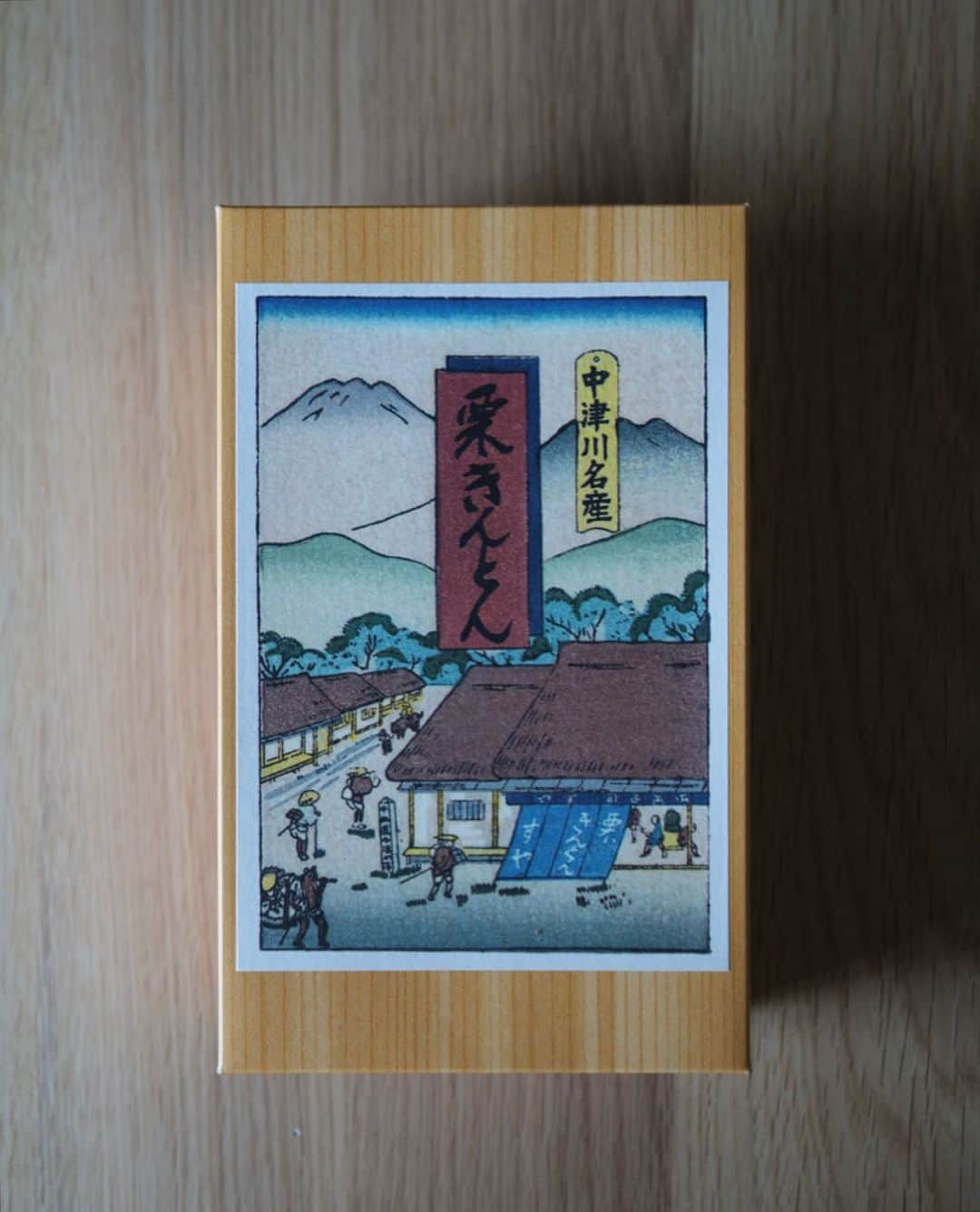 JUNNAのインスタグラム：「名古屋で購入できる、オススメの名古屋、岐阜土産色々まとめ  1.2 すや 栗きんとんと言ったら、すや すやのカフェもオススメ 栗納豆や栗蒸し羊羹も🌰  3.4 覚王山 吉芋花火/吉芋塩花火 生タイプの芋けんぴ！自家製蜜が病みつき... 塩味は差入れでいただいたもの♡♡♡  5.6 ツバメ 目から鱗の絶品とろとろ"わらび餅" 東京にもお店ができたから東京でも手に入ります  7 茅乃舎の名古屋限定 お土産に喜ばれる  8.9 VINCENT GUERLAIS BISCUITS  ショコラクッキーキャラメル🍪がオススメ 単品買いして新幹線で...  ショコラクッキーの中からブルターニュのフルール・ド・セルを使用した濃厚塩キャラメルがトロリ♡  10 @jrnt_style  名古屋高島屋のデパ地下お土産map激アツ  皆さまのオススメも常に募集しております📝  #名古屋土産#名古屋#名古屋グルメ#岐阜グルメ#栗きんとん#芋けんぴ #わらび餅」