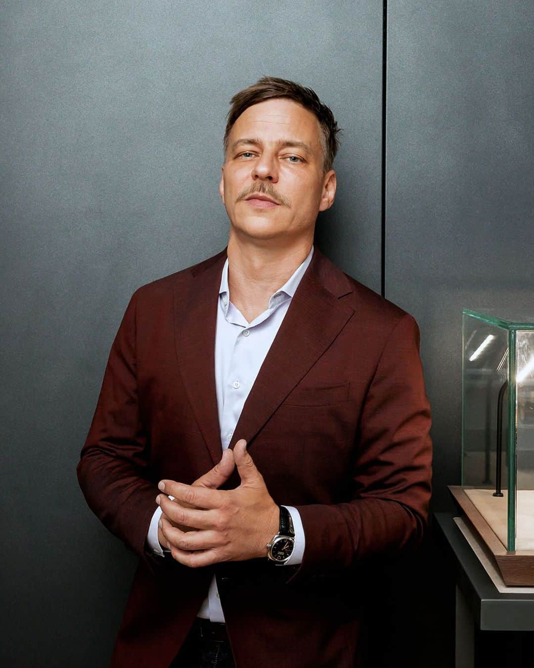 オフィチーネ パネライのインスタグラム：「A warm welcome in Panerai to Tom Wlaschiha @tomwlaschiha    Excited to introduce the German actor as part of the team of Global Friends of the Brand. Stay tuned for many adventures in front of us.   #Panerai #Pamily #PaneraiRadiomir #PaneraiCrew」