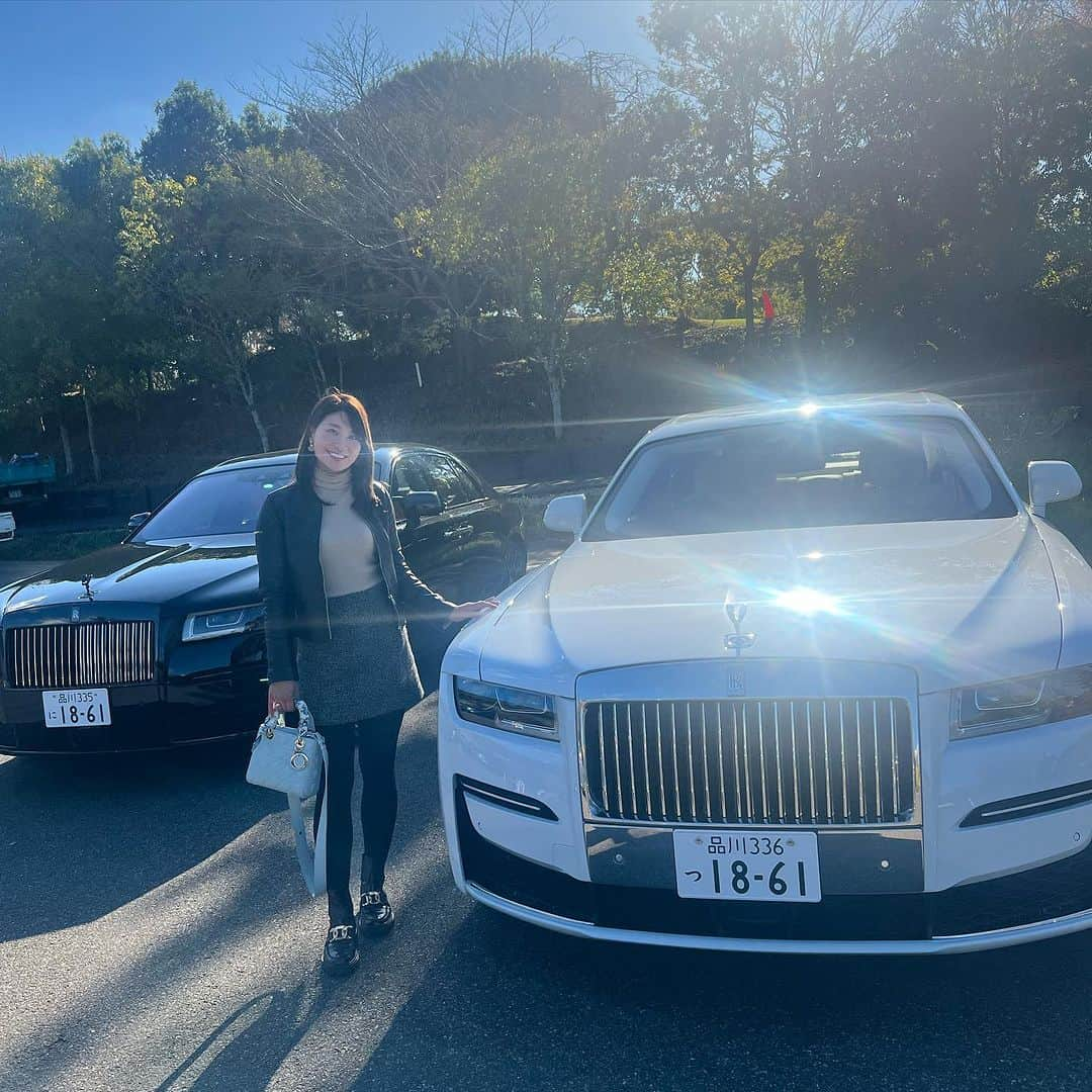 杉山美帆さんのインスタグラム写真 - (杉山美帆Instagram)「乗ってく？🤣  ロールスロイスモーターカーズ東京さんの @rollsroycemotorcarstokyo のコンペでドラコン対決させて頂きました🫶🏻  なみきちゃんは @namiki_golf  ニアピン対決☺️  何から何まで豪華な会で、ロールスロイスの試乗もさせてもらいました🥰  眼福😇🫶🏻  #バイトするならエントリー #zenken #myアセット #ロールスロイス #ゴルフ #golf」11月6日 17時51分 - mih0_golf