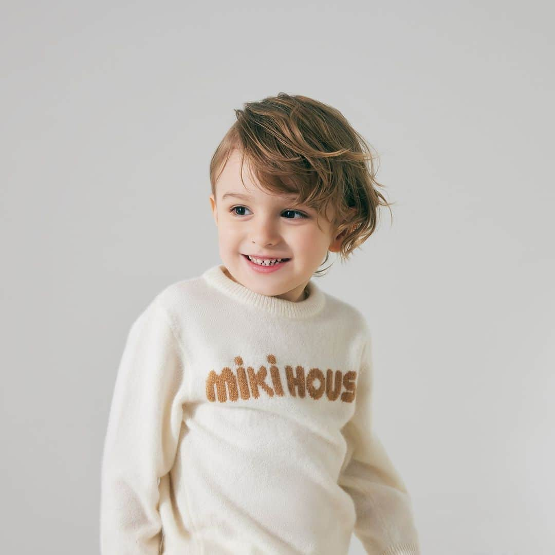 MIKI HOUSE ミキハウスさんのインスタグラム写真 - (MIKI HOUSE ミキハウスInstagram)「【MIKIHOUSE GOLDLABEL】 子どもたちに本当によいものを。 世界最高峰のマテリアルと ミキハウスクオリティがひとつになり 誕生したベビーカシミヤシリーズ。  カシミヤの中でも希少価値が高く 世界最高峰の着心地をぜひご体験ください。   #ミキハウス #mikihouse #ゴールドレーベル #mikihousegoldlabel #goldlabel #ミキハウスゴールドレーベル #カシミヤ #ベビーカシミヤ #カシミヤセーター #セーター　#cashmere #cashmeresweater #babycashmere」11月6日 18時00分 - mikihouse.official