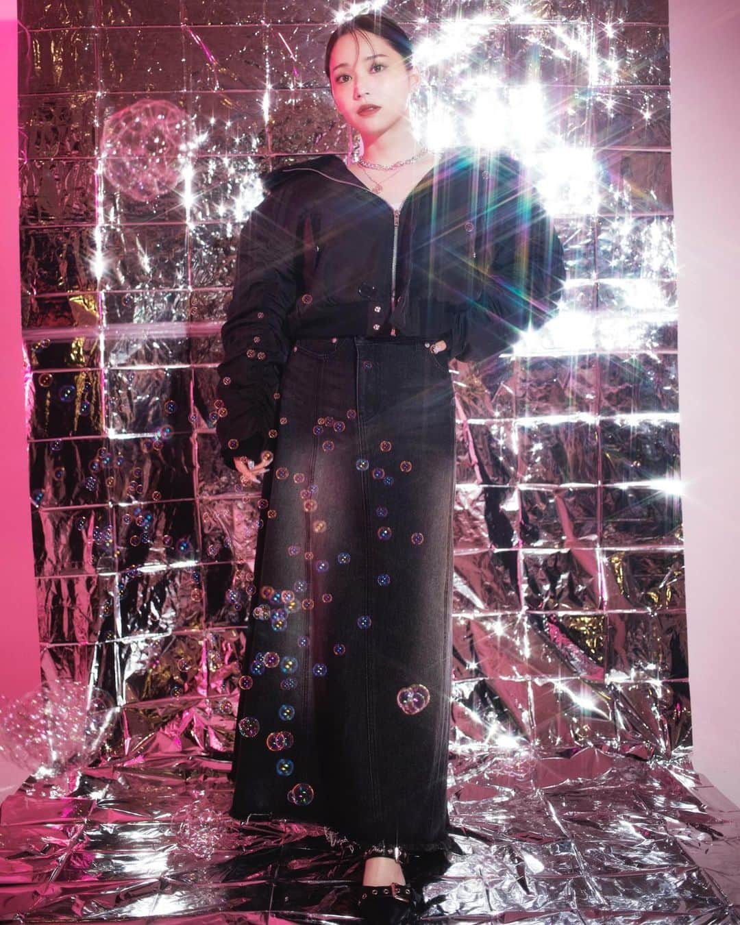 スパイラルガールのインスタグラム：「. 『OUTER LOOK feat. HOHOMI NASU』 ⁡ ☑︎ツイードミックスビックカラーオーバージャケット ¥31,900(税込) ⁡ ☑︎B-3ボアショートジャケット ¥18,700(税込) ⁡ ☑︎フード付き中綿ロングコート ¥30,800(税込) ⁡ ☑︎レザーライク切替え中綿オーバージャケット ¥27,500(税込) ⁡ ☑︎N-2Bフライトショートジャケット ¥29,700(税込) ⁡ ____________________________________ ⁡ “令和の天使”と呼ばれるビジュアルで SNSを中心に爆発的人気を誇る 『那須ほほみ』 @nasu_hohomi が AWシーズンルックに登場💭 ⁡ ニットの次は寒い冬にかかせないアウターを 5コーデトータルコーディネートでご紹介。 主役級の1枚を。 ____________________________________ ⁡ プロフィール(@spiralgirl_official)のURLからチェック #SPIRALGIRL #スパイラルガール @spiralgirl_official」