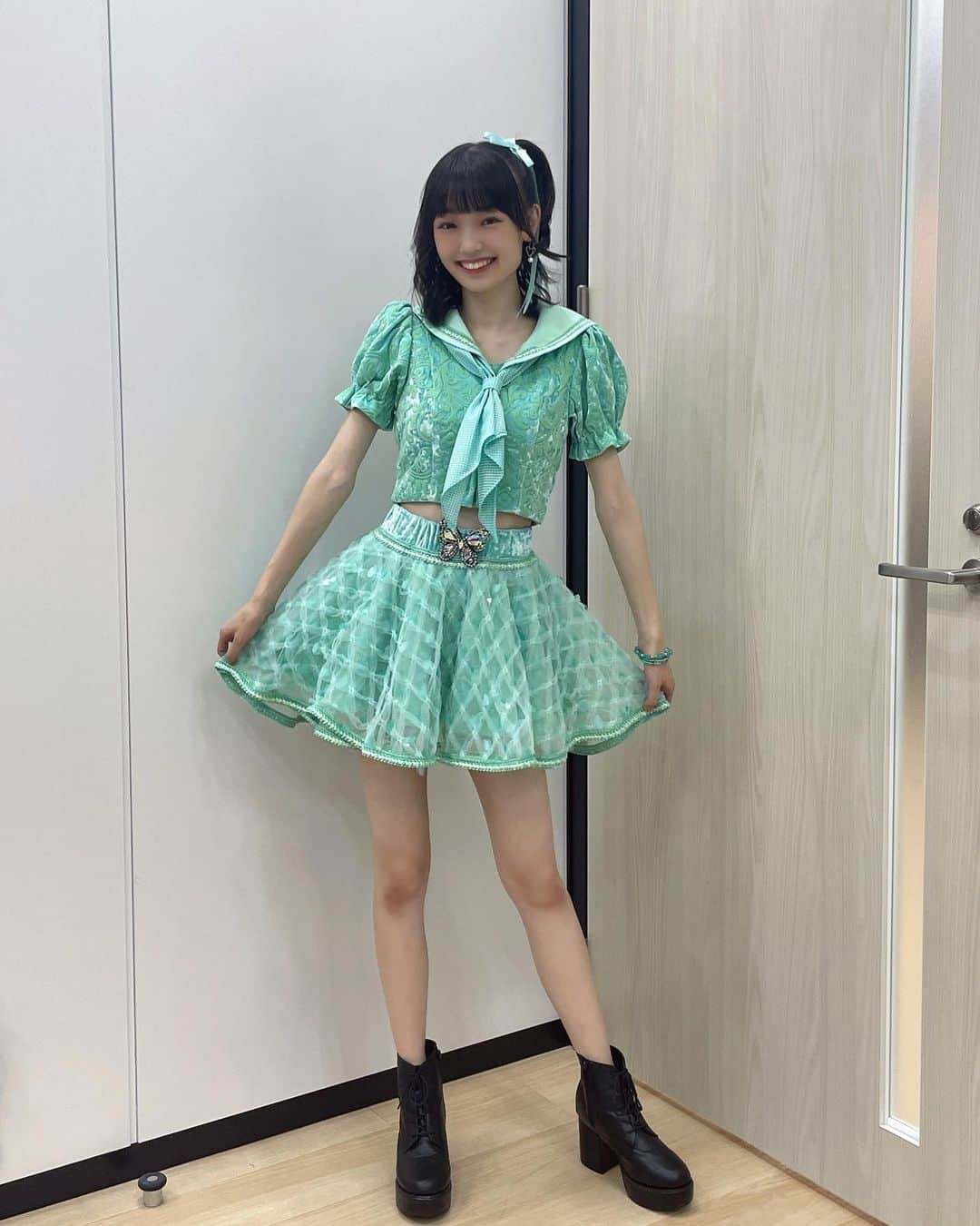 山﨑愛生のインスタグラム：「. 秋ツアー衣装👗  📷 ♡全身バージョン ♡セーラー服っぽいデザインで可愛い💕  #ツアー衣装 #アイドル衣装  #セーラー服  #モーニング娘 #モーニング娘23  #morningmusume23  #山﨑愛生 #パンダさんパワー」