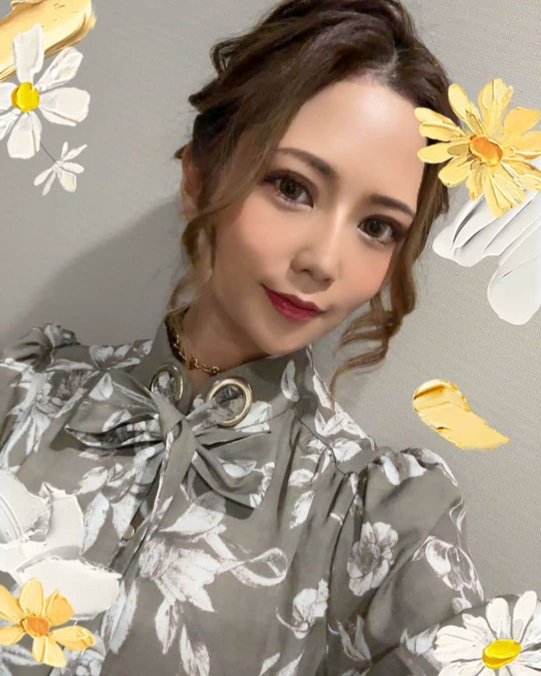 REINAさんのインスタグラム写真 - (REINAInstagram)「. 今週もよろしくお願いします🧡  あいにくの天気ですが🥺 21時からおります🙋🏽‍♀️  OVER LOUNGE CLUB 札幌市中央区南6条西4丁目 第21桂和ビル5F  #すすきの#ラウンジ#すすきのラウンジ#すすきの新店#overloungeclub#オーバーラウンジクラブ#ホステス#キャバ嬢#キャバクラ#ニュークラ#すすきのキャバクラ#すすきのニュークラ#銀座#六本木#中洲#北新地 #louisvuitton#ルイヴィトン#followme」11月6日 17時54分 - reina.overloungeclub