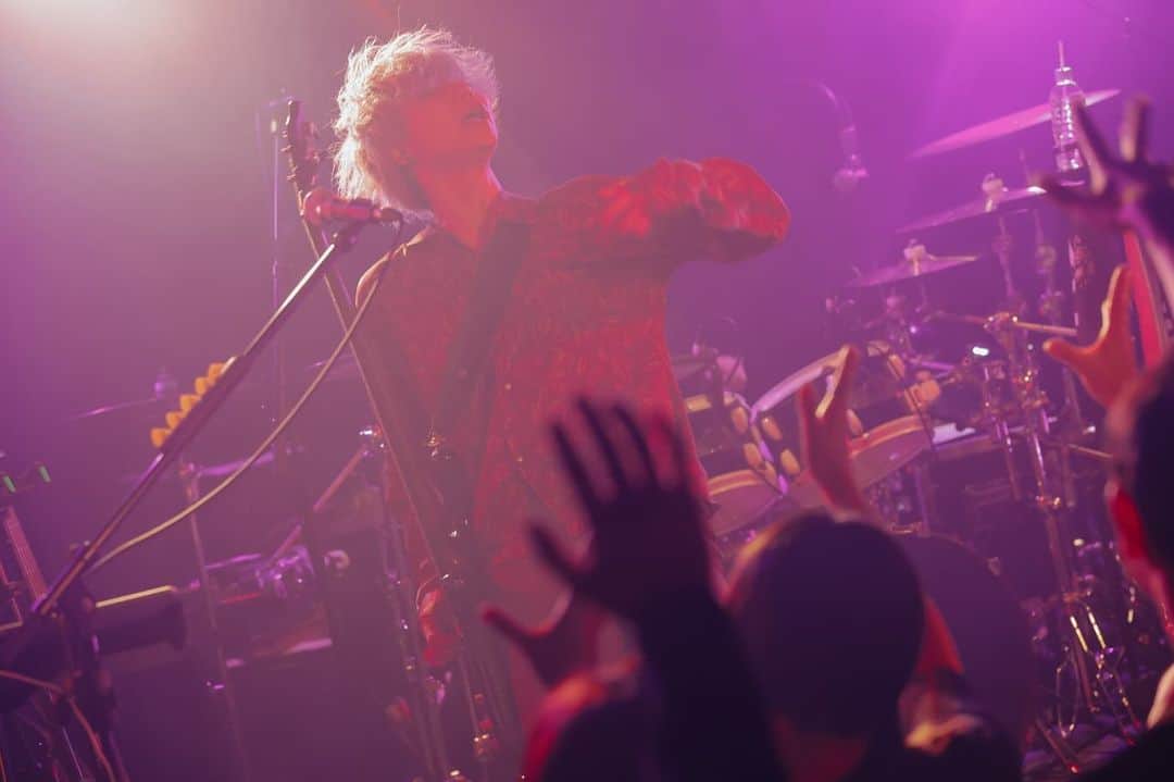 kazuさんのインスタグラム写真 - (kazuInstagram)「渋谷ありがとう！ 呼んでくれたTHE SIXTH LIEもありがとう！ 最近よく対バンしてるからグルーブ高まってるな。  Photo by タカハシハンナ @hanna_7221   #thesithlie  #感覚ピエロ  #lennycodefiction」11月6日 17時55分 - kazu_lcf