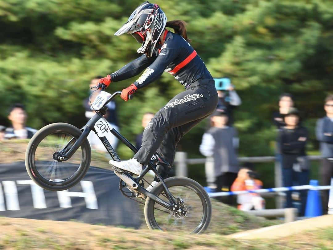 丹野夏波さんのインスタグラム写真 - (丹野夏波Instagram)「🥇at last round of the national series!  JBMXF大東建託シリーズ最終戦、優勝しました！ 1年ぶりのシリーズ戦で楽しくレースできました😊 サポート、応援ありがとうございました！  #弱虫ペダルサイクリングチーム #irctire #イノアックリビング #wiawis  #maviccycling #oakley #kmcchain #troyleedesigns #wakos #aggressivedesign #bmxshopcave   Photo: @dsk24」11月6日 17時57分 - kanamitanno