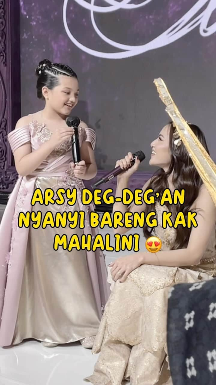 Keluarga A5のインスタグラム：「Arsy deg-degan banget nyanyi bareng kak Mahalini🤭」