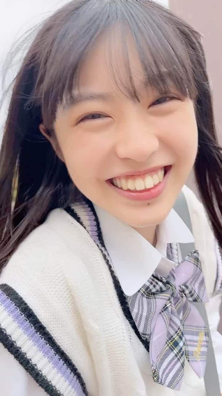 武上陽奈のインスタグラム：「嬉しいお買い物をしましたー🥰  ニヤニヤが止まらない😏💕  ちなみにお財布を買いました！  #お買い物#ニヤニヤ#嬉しい#笑顔#たのしい#制服#uniform#seifuku#歩く！#smile#walk#Japan#JapaneseGirl#16歳#16yearsold#スターダストプロモーション#スターダスト#JK#FJK#女子高生#武上陽奈」