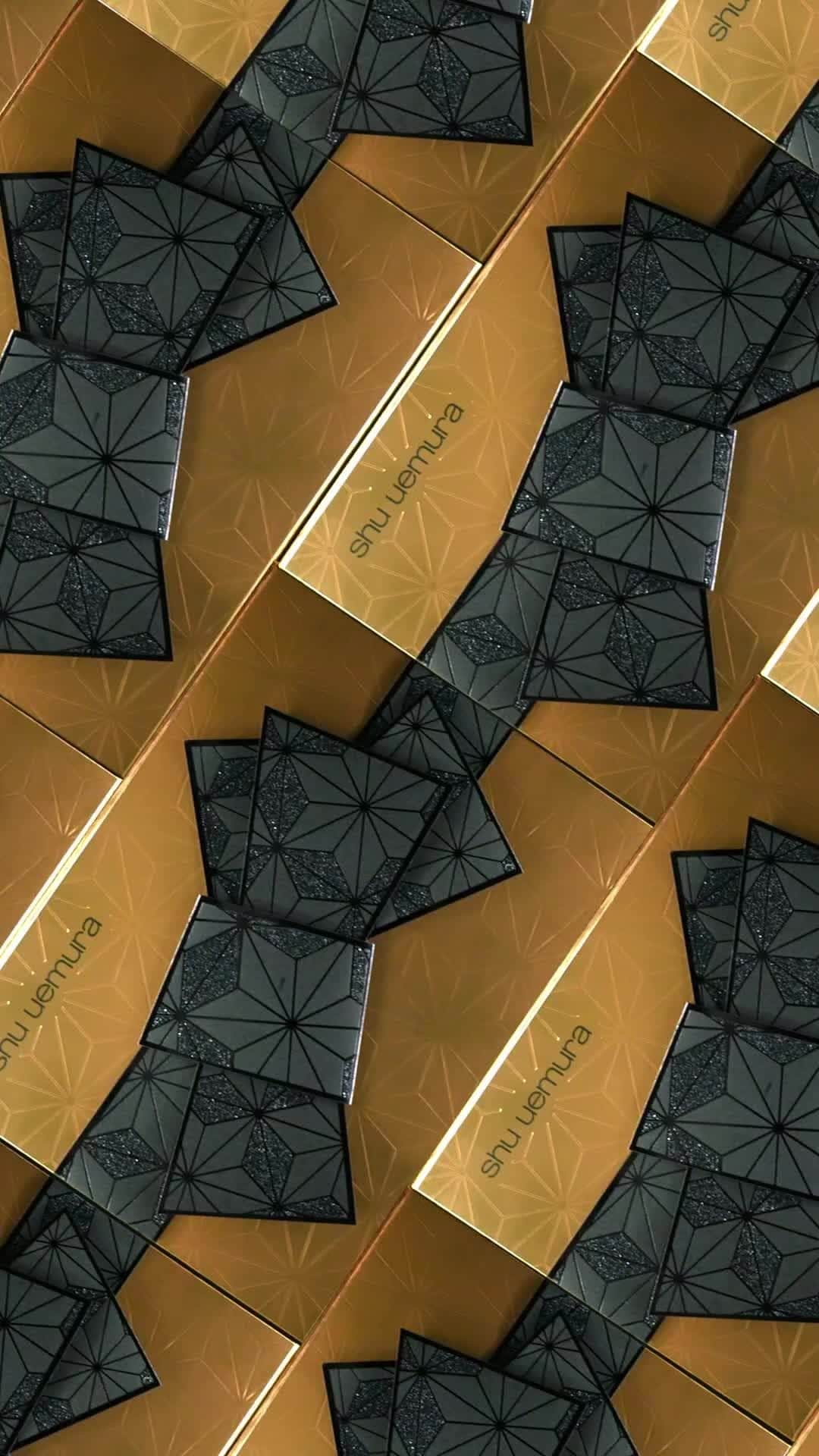 シュウウエムラのインスタグラム：「it's... time! #iykyk 🎶💛celebrate the holidays with a shu bow, an obi design dressed in the asanoha wagara pattern, a symbol of growth and persistence.⁠ ⁠ tune in for shu artistry holiday secrets, as makeup artists share their makeup tips and favorite beauty essentials this party season. ⁠ ⁠ what do you want to find in your shu gift box?⁠ ⁠ もうすぐやってくるホリデーシーズン。いつも頑張っている自分に、大切な人へ贈り物を考えてみませんか🎶💛？⁠ ⁠ シュウ ウエムラのメイクアップアーティストたちが、このホリデーシーズンのメイクのコツやお気に入りのアイテムをご紹介。⁠ ⁠ #shuuemura #シュウウエムラ⁠ #holidaymakeup #giftideas #giftwrapping」