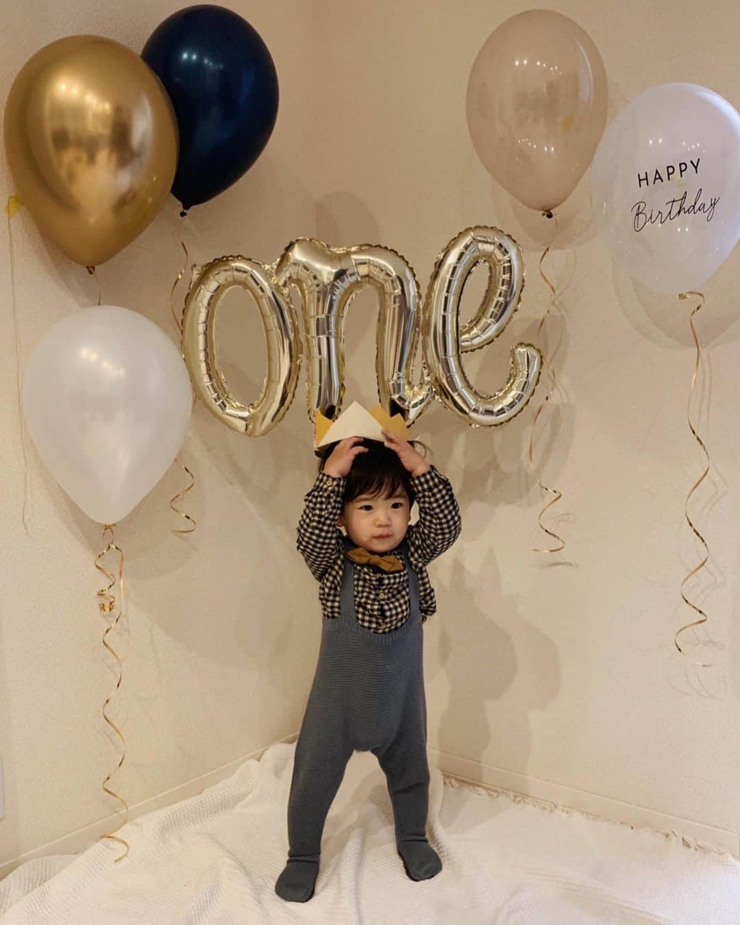 kitamayuuさんのインスタグラム写真 - (kitamayuuInstagram)「Happy 4th birthday to my little prince💕😂  4歳のお誕生日おめでとう！ こう見ると本当に大きくなったな。 元気に過ごしてくれているだけで 親としてはこの上なく幸せだよ！  最近は私への愛が更にすごくて😂 "ママの事大好きすぎて、どうしよ〜" "ママ可愛いー！プリンセスみたい😘"って 廃人みたいな格好をしていても言ってくれる。 少し重ための愛を伝えてくれる 本当に愛おしい私の小さな彼氏です(親バカ万歳) 4歳も楽しい思い出を作ろうね💫  2023.11.6」11月6日 18時00分 - kitamayuu