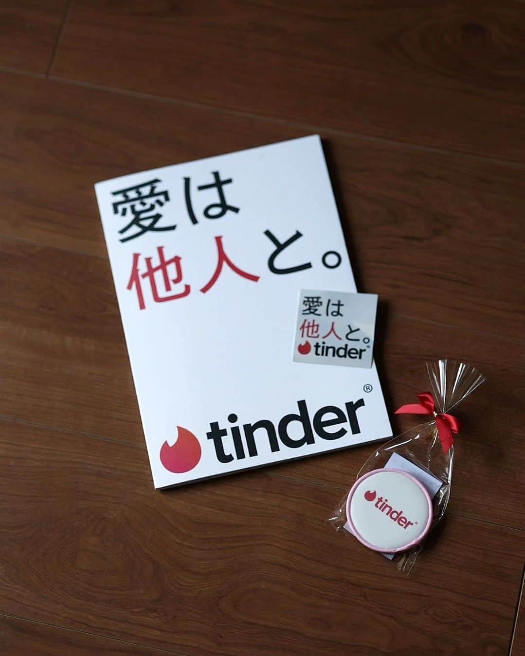 丹遥ニナさんのインスタグラム写真 - (丹遥ニナInstagram)「「PR」「愛は他人と。」😘 私は、他人という鏡に映った私を愛してる💖 (ローランドさんの名言を“私”にした) ・ ・ 表参道のスパイラルホールで開催された、マッチングアプリのTinder @tinder_japan_official @tinder のpodcastの公開収録＆PRイベントにご招待頂き、ご参加・観覧させて頂きました❗😀 ・ ・ 今回のブランドキャンペーンテーマは「愛は他人と。」ゆりやん、 ローランド、 kemio、 ミチによるTinderxPodcastシ リーズ最終話の公開収録めちゃくちゃ楽しかった❤⤴️🥰 ・ ・ 本人のローランドさんがステージに上がった瞬間もうオーラが、オーラが凄すぎて、眩しすぎる！話してる名言を聞くと、思わず頷きながら「やばい〜😍カッコいい😍言われたい😍」とずっと微笑んでた💕 ・ ・ 👑ローランドさんの名言  👇👇👇 ♡俺か、俺以外か。 ♡俺は、他人という鏡に映った俺を愛してる。 ♡NO！と言えない人のYES！に価値はない。 ♡人間は毎日生まれ変わる (叶姉妹)  公開収録ではゲスト達の恋愛観や、価値観など聞けたり、視聴者達からの質問に答えたり、色々ととーーーても勉強になりました！ありがとうございました❣️😘😭 ・ ・ 👑そして、ニナ名言  👇👇👇 ♤私は自分の為に生きて行く。 ♤誰にどんなに言われても、全く気にしない、私は私。 ♤全員に好かれる考えは全くない、磁場が合えば、気が合えば類になる。 ♤「愛は他人と」だけど、例え誰も自分のことを愛してくれなくても、自分は自分のことを1位にする。唯一無二の存在。 ♤世界の軸は私。 ・ ・ tinderはマッチングアプリでかなり有名、どこで誰と会うのが分からないけど、そこから経験になる物語が始まるよ〜⤴️ 今回の公開収録の配信はSpotifyにて11/10〜なので、良かったら『愛は他人と Tinder』 で検索してみてね🍒 ・ ・ インフルエンサー仲間の世手子ちゃん @rojide と一緒に楽しんでた、ゆりやん写真の前で記念写真も⤴️🥰❣️ ・ ・ #PR #愛は他人と #Tinder ・ ・ ★- - -★- - -★- - -★- - -★- - -★- - -★- - -★- - -★- - -★- - -★ ・ ・ Model @minaninamiji   ❥❦❧ 仕事のご連絡はDMで📩 ❧❦❥  🧡 ファッションショー、作品撮影、商品撮影、動画撮影  🧡PR、インフルエンサー 、アンバサダー、通訳、キャスティング  🧡 丹遥ニナNina手書きかわいいニナキャラクターラインスタンプ 発売❗@ninalinestamp から飛べますよ❣️  🧡 個人撮影(有償) ・ ・ #丹遥 #ティンダー #マッチングアプリ #ゆりあんレトリィバァ #ローランド #kemio #ミチ #素敵な出会い  #Spotify #恋人 #パートナー #愛 #インフルエンサー #恋愛 #出会い #公開収録 #インスタ映え #恋愛したい #撮影モデル #フリーモデル #キャンペーン #キュンキュン  #最終話 #収録」11月6日 18時09分 - minaninamiji
