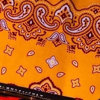 カルビーフルグラのインスタグラム：「⚡⚡11/6に数量限定で『600gフルグラブラックサンダー味』が新発売⚡⚡  フルグラとブラックサンダー（@black_thunder_0906 ）がコラボ！  ブラックサンダープレーンビスケットとココアパウダーを加えたブラックなグラノーラに ブラックサンダーココアクッキーといちご、ラズベリーをトッピングしたザクザク感イナズマ級のフルグラです。」