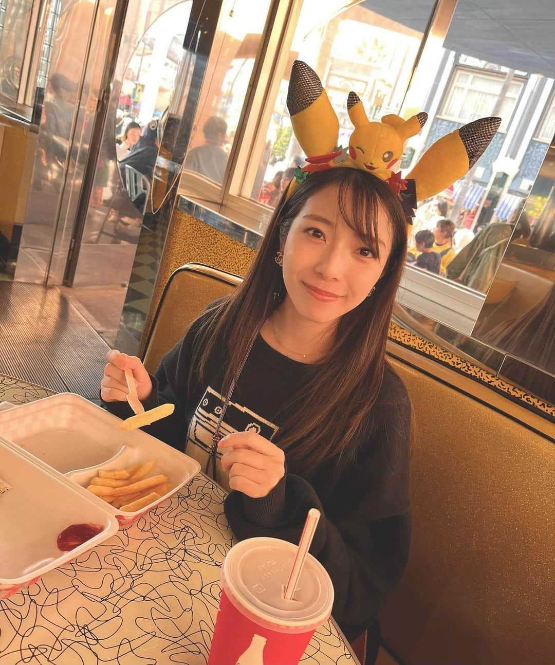 小椋寛子のインスタグラム：「いっぱい食べました🍔 明日はお仕事で美味しいもの食べられるから 今から楽しみです🤤💕  #usj」