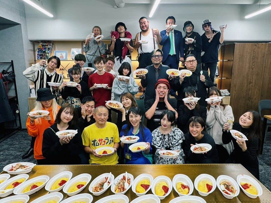 藤田早希さんのインスタグラム写真 - (藤田早希Instagram)「久しぶりな感じのハッピー会🤝🏻💓 仕事おしておって、遅れて少しだけ参加。 ひとみに待ってて電話を数十分したら 待っとってくれた🥹 ２回目のオムサコライス！2.5杯食べてしまった🥳 会いたい人にも会えて束の間の幸せ🥹 ともさん、たかりさいつも素敵な会をありがとう！. . . .  #トモハッピー さん #たかりさ #ハッピー会 #最高 #ズッ友 #愛してる . . . .」11月6日 18時04分 - sakifujita