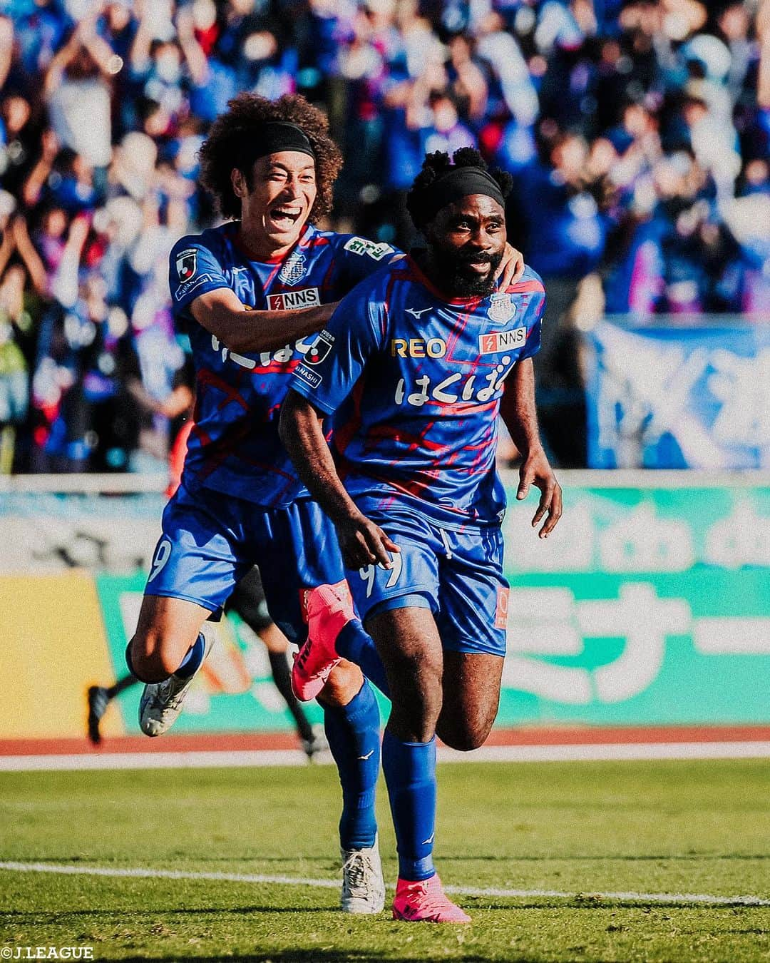 Ｊリーグさんのインスタグラム写真 - (ＪリーグInstagram)「📸𝐉.𝐋𝐄𝐀𝐆𝐔𝐄 𝐏𝐡𝐨𝐭𝐨𝐠𝐫𝐚𝐩𝐡⚽  ∼明治安田生命Ｊ２リーグ第41節∼ Ｊ１昇格争いは、最終節までもつれ込む熱戦に🔥 果たしてどのクラブが昇格するのか⁉️  1位：ＦＣ町田ゼルビア　　　　勝点84←Ｊ１昇格決定 2位：清水エスパルス　　　　　勝点73 –自動昇格ライン– 3位：ジュビロ磐田　　　　　　勝点72 4位：東京ヴェルディ　　　　　勝点72 5位：ジェフユナイテッド千葉　勝点67←PO進出決定 6位：ヴァンフォーレ甲府　　　勝点64 –Ｊ１昇格プレーオフ圏内– 7位：モンテディオ山形　　　　勝点64 8位：Ｖ・ファーレン長崎　　　勝点62  #清水エスパルス #乾貴士 #カルリーニョスジュニオ #ジュビロ磐田 #山田大記 #ドゥドゥ #東京ヴェルディ #中原輝 #深澤大輝 #ヴァンフォーレ甲府 #ピーターウタカ #モンテディオ山形 #高橋潤哉 #Vファーレン長崎 #フアンマデルガド  #Jリーグ #jleague #サッカー #soccer #football #J30」11月6日 18時07分 - jleaguejp