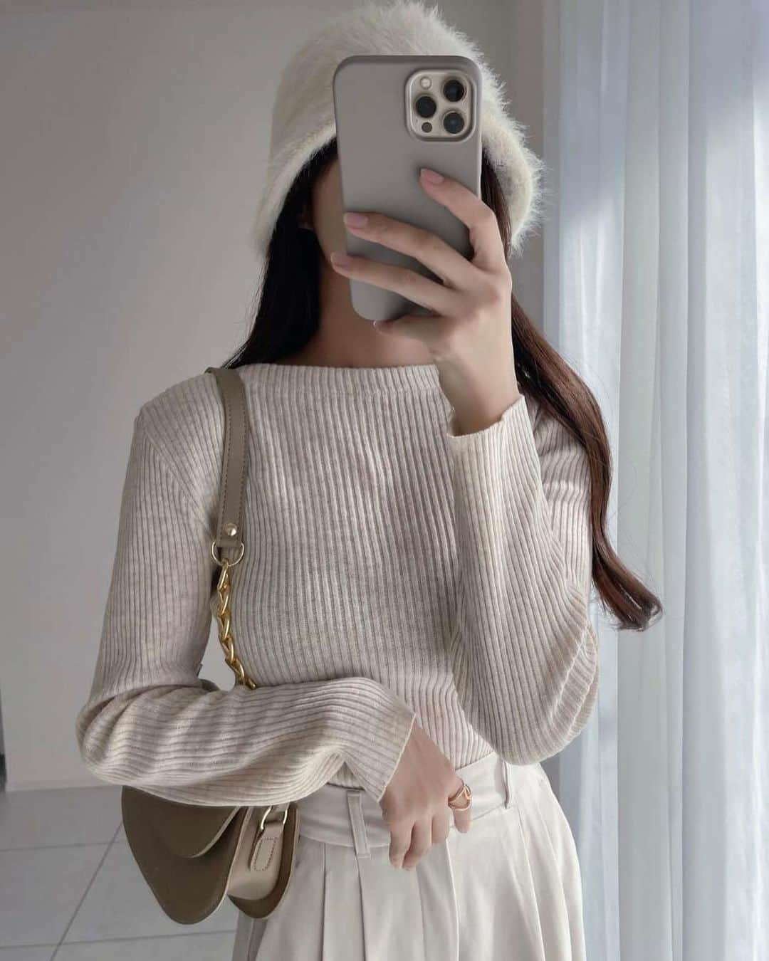 DHOLIC SNAPさんのインスタグラム写真 - (DHOLIC SNAPInstagram)「ディレクターが選んだ人気ニット🧶  気になるアイテムは商品タグよりチェック✔︎」11月6日 18時12分 - d_by_dholic