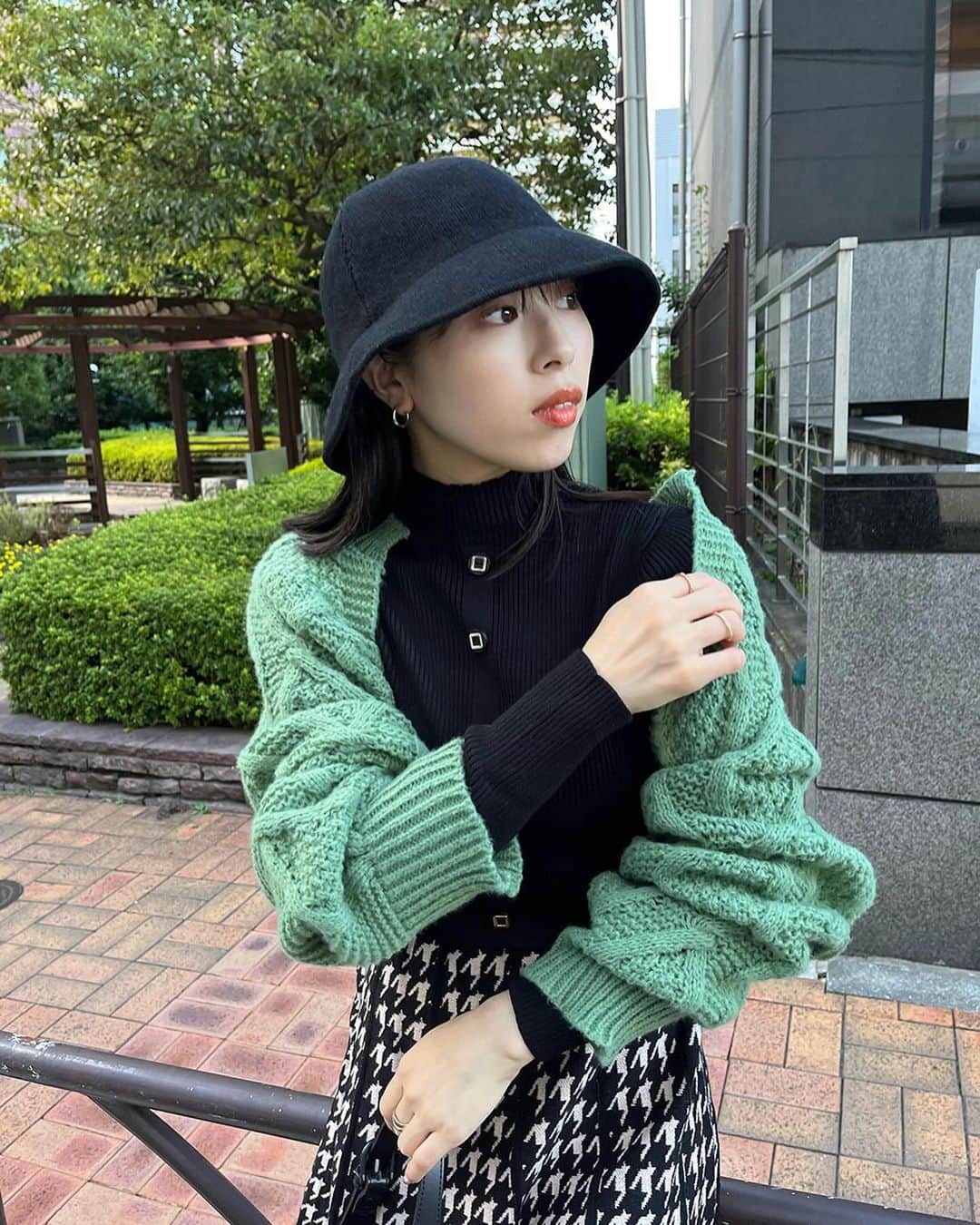 DHOLIC SNAPさんのインスタグラム写真 - (DHOLIC SNAPInstagram)「ディレクターが選んだ人気ニット🧶  気になるアイテムは商品タグよりチェック✔︎」11月6日 18時12分 - d_by_dholic