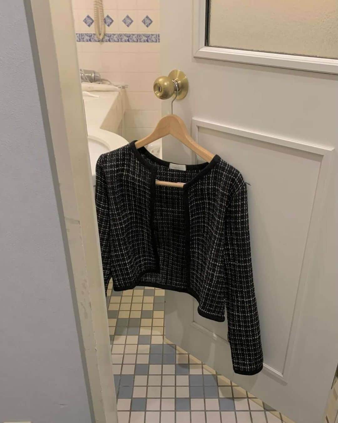DHOLIC SNAPさんのインスタグラム写真 - (DHOLIC SNAPInstagram)「ディレクターが選んだ人気ニット🧶  気になるアイテムは商品タグよりチェック✔︎」11月6日 18時12分 - d_by_dholic