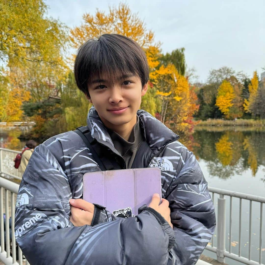 今井暖大のインスタグラム：「紅葉🍁 このiPadは何用でしょうか？」