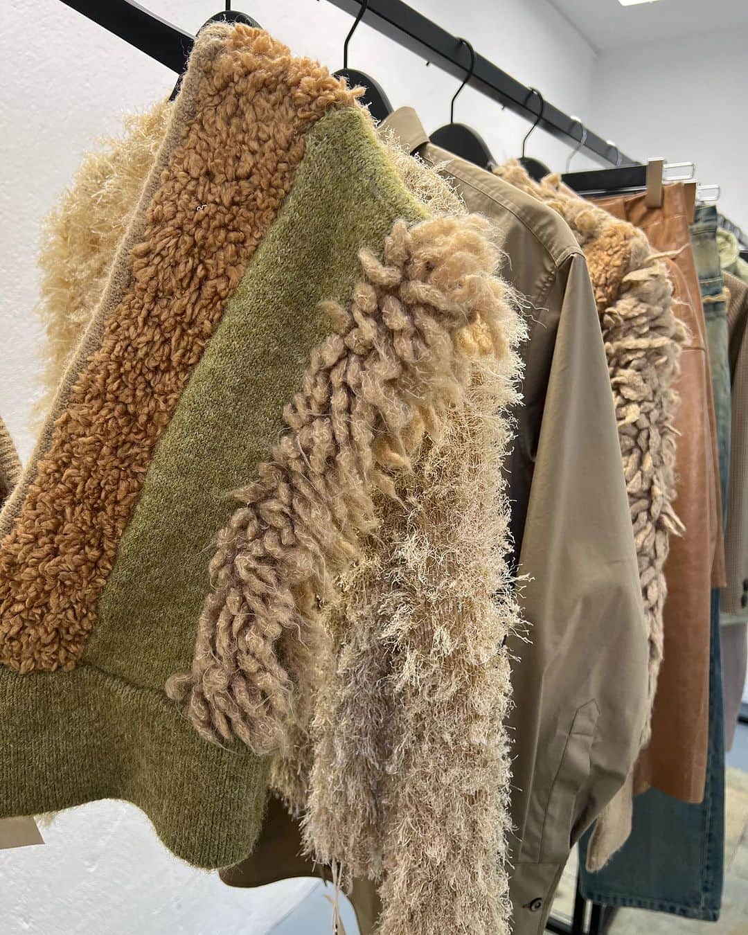 leinwande_officialのインスタグラム：「ㅤㅤㅤㅤㅤㅤㅤㅤㅤㅤㅤㅤㅤ leinwände 23autumn/winter collection ㅤㅤㅤㅤㅤㅤㅤㅤㅤㅤㅤㅤㅤ #leinwände #leinwande」