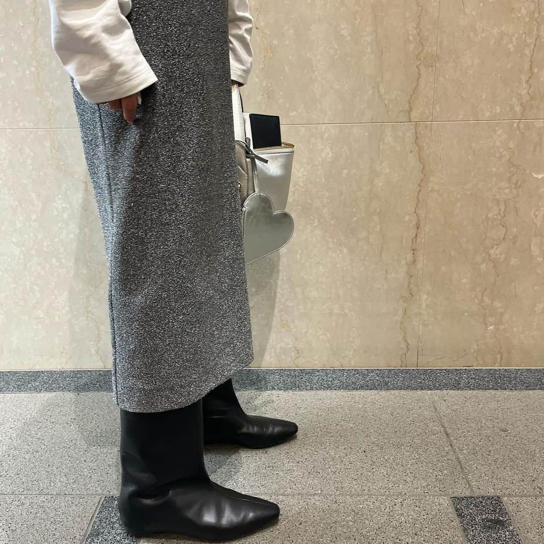 金子綾さんのインスタグラム写真 - (金子綾Instagram)「today's... #ootd  #akcloset   久しぶりにリングのバランスを変えてみた。 ブーツはもうすぐ発売予定のコラボ♡ 履きやすくて、こればかり履いてる🤭」11月6日 18時20分 - ayaaa0707