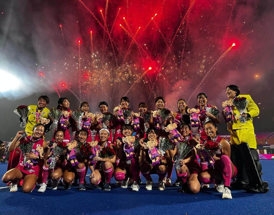 尾本桜子さんのインスタグラム写真 - (尾本桜子Instagram)「. . Asia Champions Trophy  準優勝でした🥈 . . 応援してくださった方、スタッフの方、ありがとうございました。 今までにないくらいの観客の方に囲まれての試合、とても楽しかったです。 もっと成長できるよう頑張ります。  आपके समर्थन के लिए धन्यवाद🌸  #indiakagame #jwact2023 #joharasia #juhi #ranch」11月6日 18時23分 - omoto_sakurako