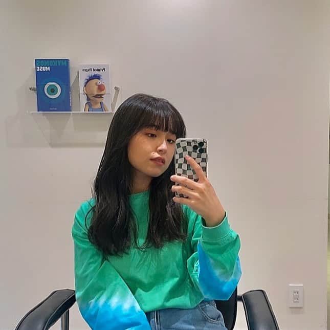脇田もなりのインスタグラム：「秋冬だから暗めカラーにした✨💇‍♀️ 髪も伸びたな〜🥰  #秋 #カラー#アッシュグレー #hair」