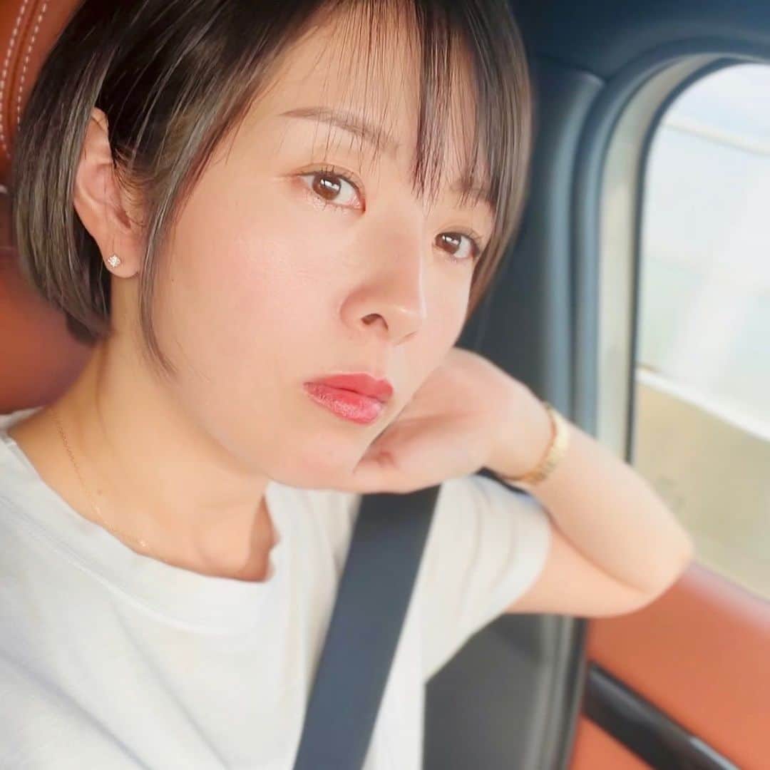  髙木穂奈美のインスタグラム：「【頑張らなくても信じられないくらいお金も人脈も集まる方法】 ⁡ ⁡ ⁡ follow me 👉🏻 @honamicoach ⁡ ⁡ ⁡ あなたがより豊かになるための 超簡単な必見のお話をしてまいります💁🏻‍♀️✨ ⁡ 聞きたい方は、この投稿のコメント欄に 『豊かになりたい』とコメントして下さいね💕 (DMに送ってもメッセージは届きません⚠️) ⁡ ⁡ 次回の投稿もお楽しみに❣️ ⁡ ⁡ =================================== ⁡ ⁡ 📺YouTube発信中 ⁡ ⁡ 潜在意識を活用して、 人生を自分で創るヒントを発信🙋‍♀️ ⁡ ⁡ @honamicoachプロフィール欄の URLからYouTubeに飛べます♬  🎁特別無料プレゼント中🎁 ⁡ ⁡ 潜在意識の無料セミナー動画を 何と5本‼️も LINE@追加の方にもプレゼント✨ ⁡ ⁡ @honamicoachプロフィール欄の URLをクリック⭐️ ※もし追加できない場合は @ hona3でLINE ID検索♪ (@もお忘れなく！) ⁡ ⁡ #潜在意識 #引き寄せの法則 #心理学 #コーチング #自己啓発 #マインド #自分軸」
