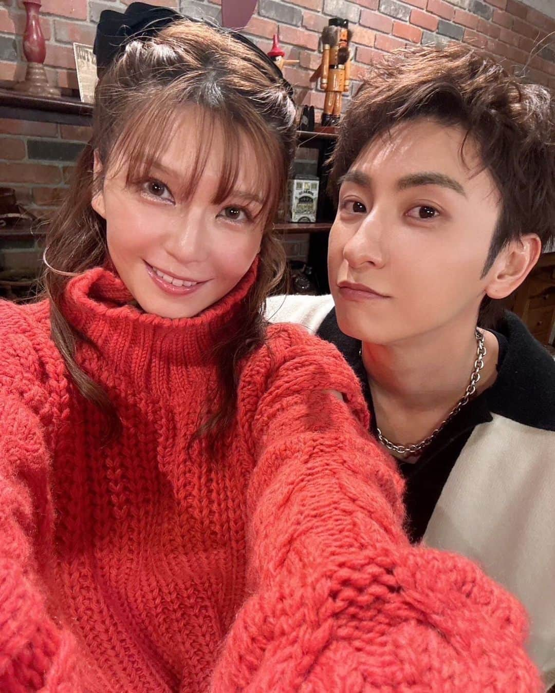 與真司郎さんのインスタグラム写真 - (與真司郎Instagram)「実彩子との生配信みてくれたみんな ありがとうございましたー😄 笑いすぎた。笑  アーカイブも残っているので、 リアルタイムで見れなかった方はぜひチェックして下さい🙈  Thank you so much to everyone who watched my livestream with Misako😄 I had such a fun time!  To all the people who didn’t get to see it in real time, the livestream has been archived. Please check it out🙈  #あたうの」11月6日 18時30分 - shinjiroatae1126