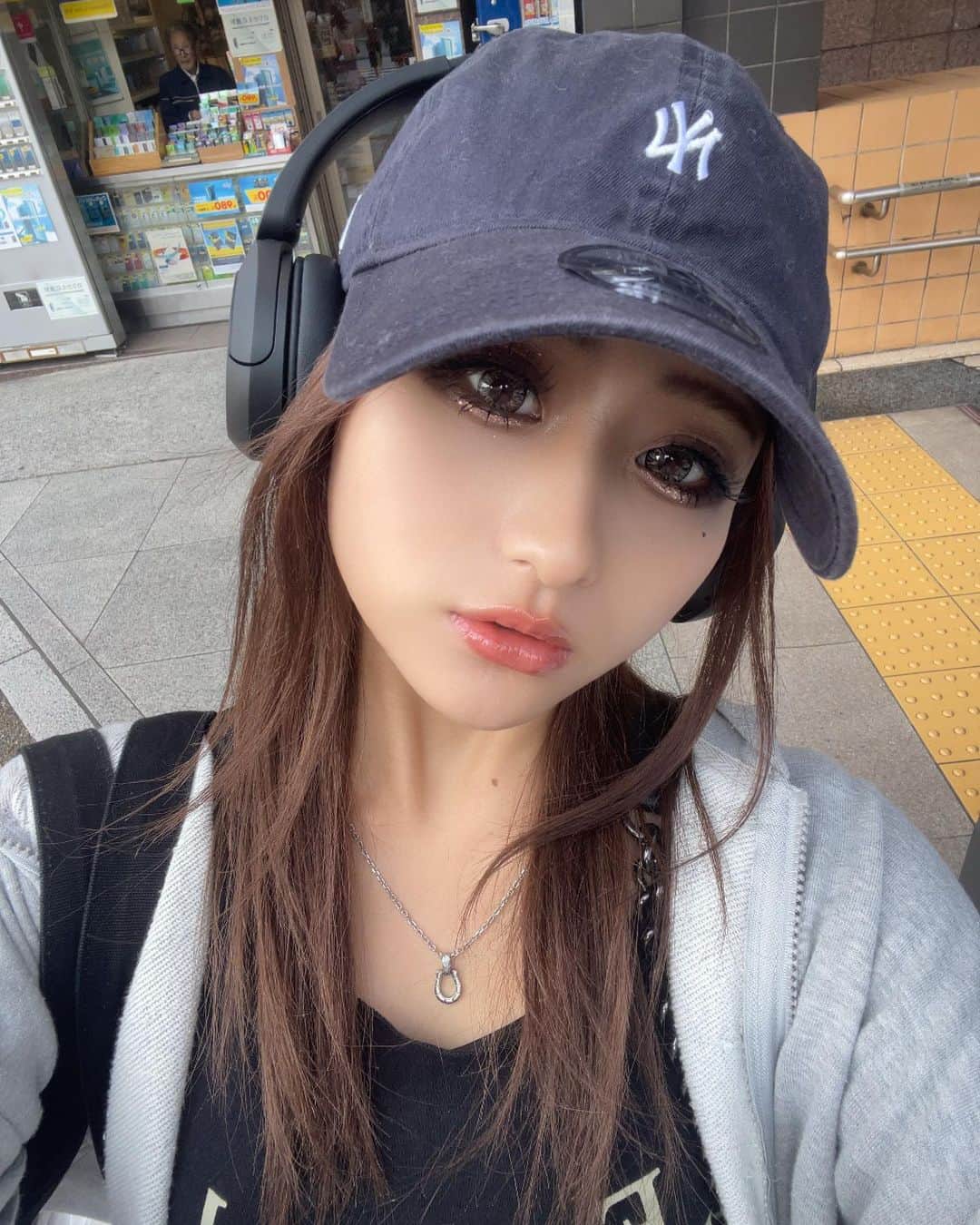 伊藤愛依海のインスタグラム：「🧢  完全冬にはよなってほしいいい🥹 この時期が1番服選ぶんむずいてぇぇぇ  #今日好き#jk3 #ギャル #egg」