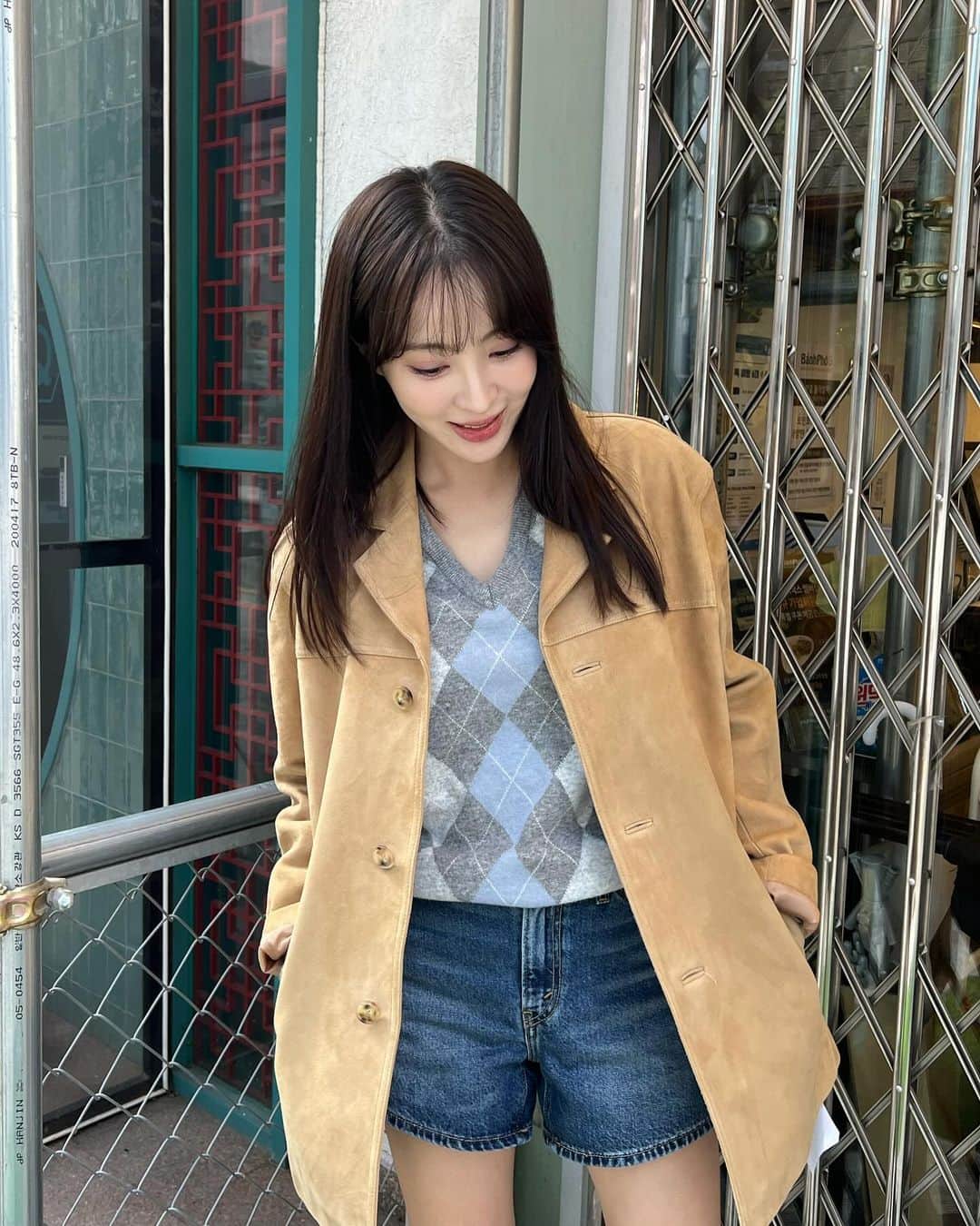 ジャング・ウネ・サングのインスタグラム：「🍀 가을 잘가」