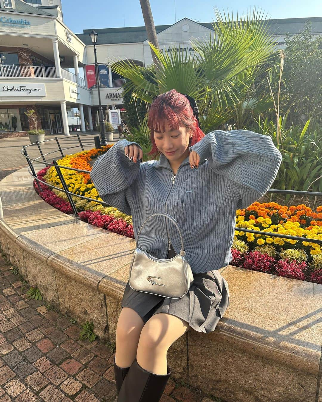 HANAさんのインスタグラム写真 - (HANAInstagram)「🌼🩵🍩🛍️🗺️  まだ暑くない？（笑）😂 11月だよね...🫠」11月6日 18時39分 - banghana